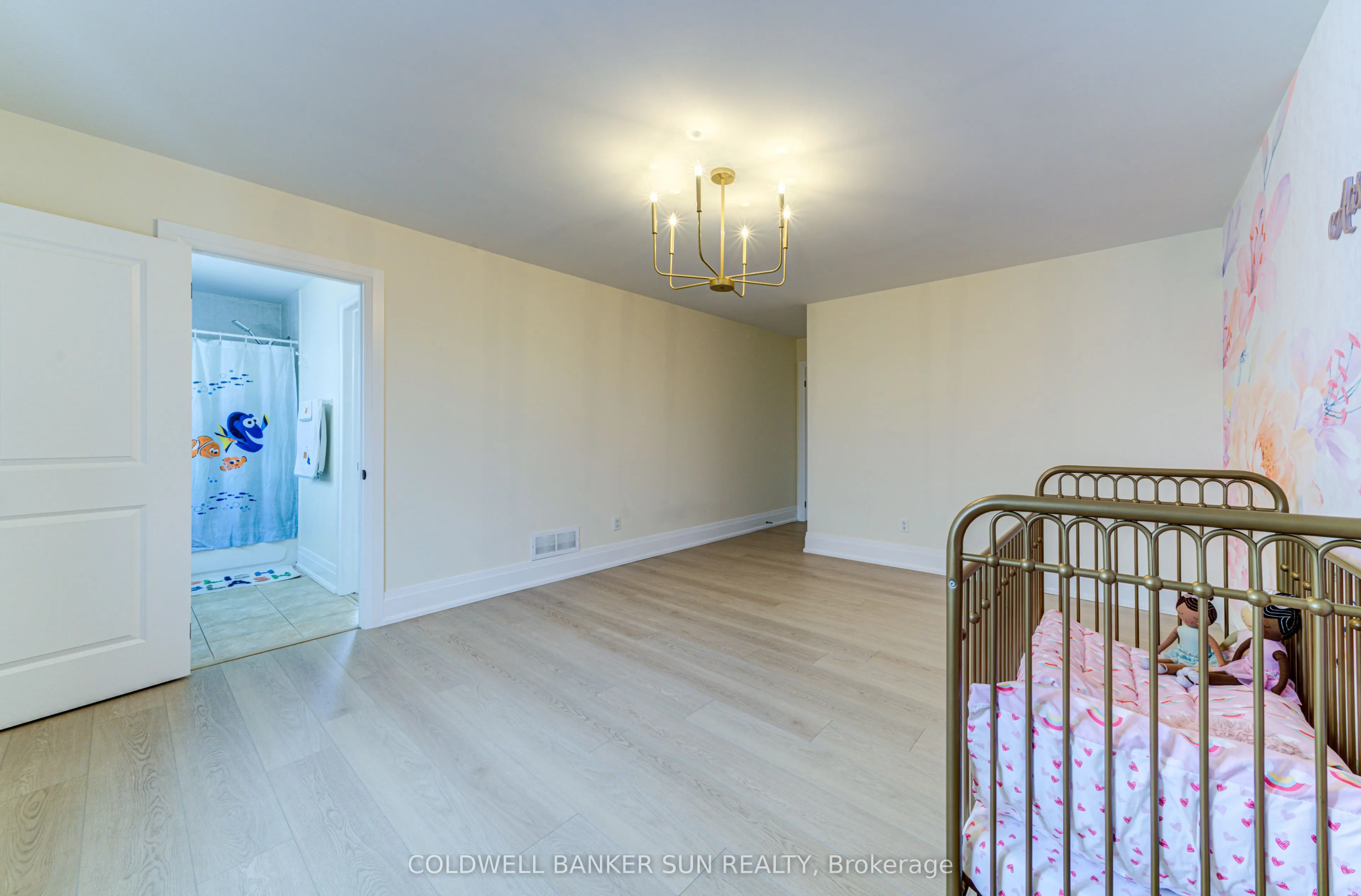 33 Ellis Crescent