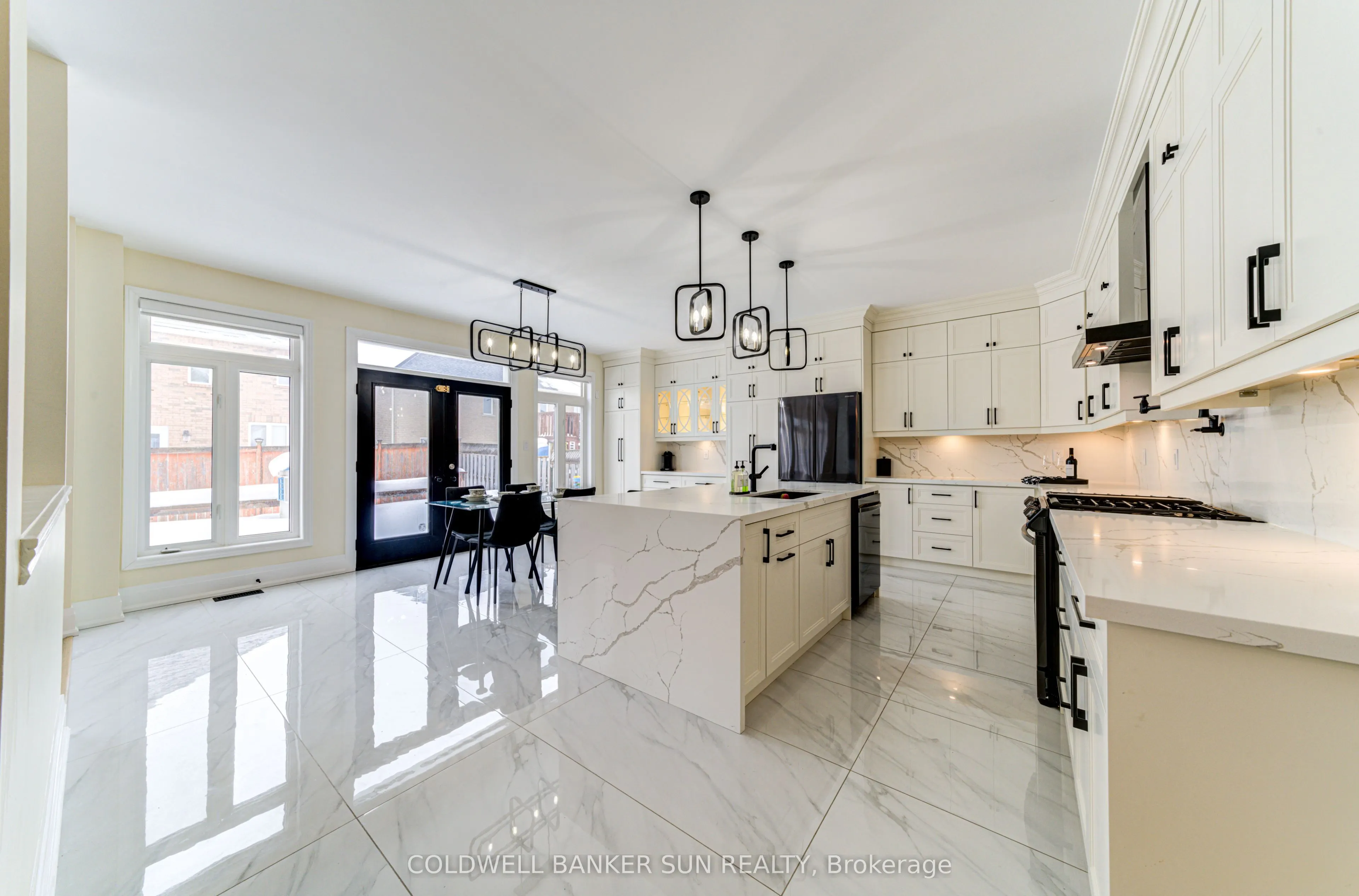 33 Ellis Crescent