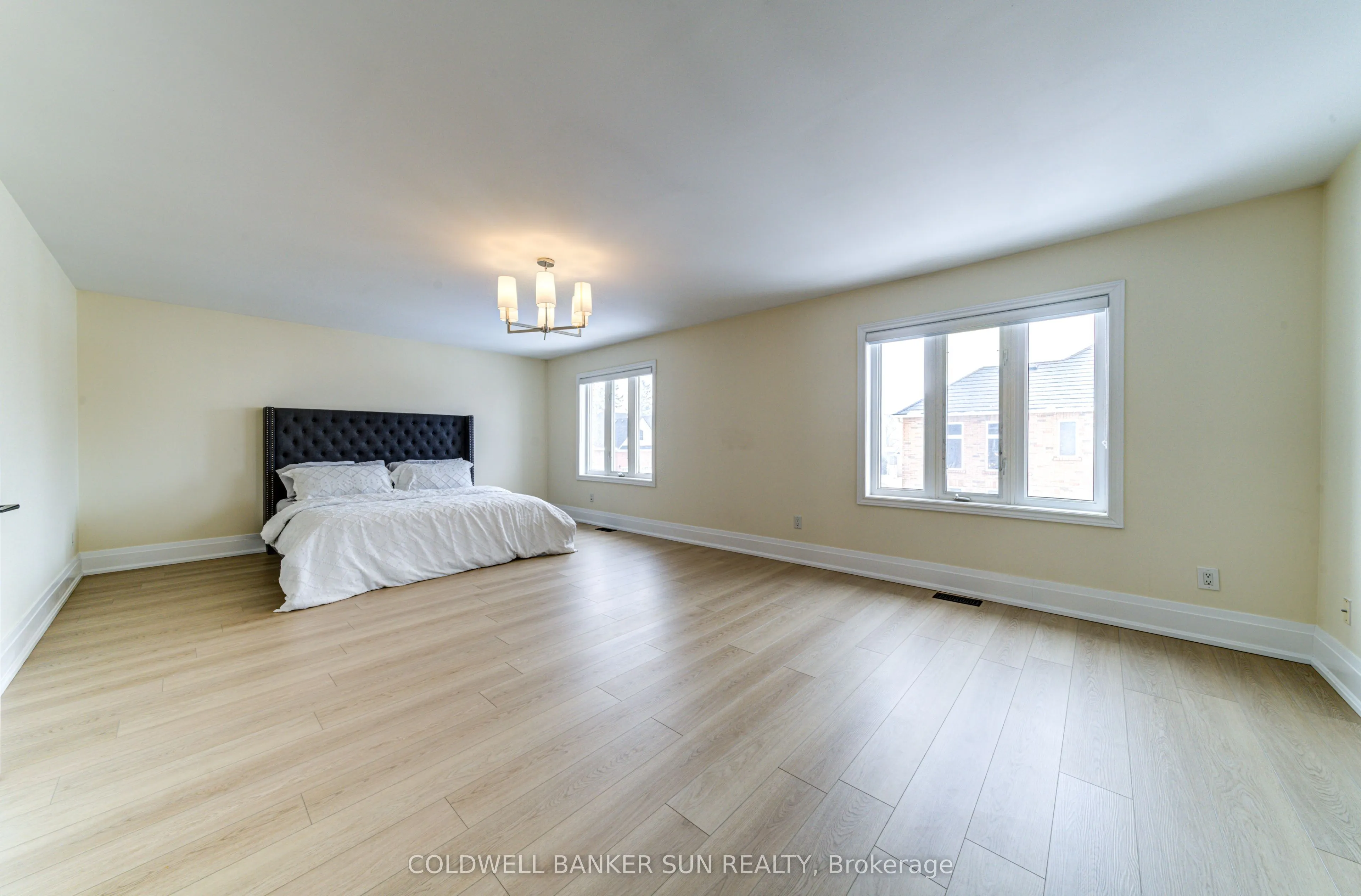 33 Ellis Crescent