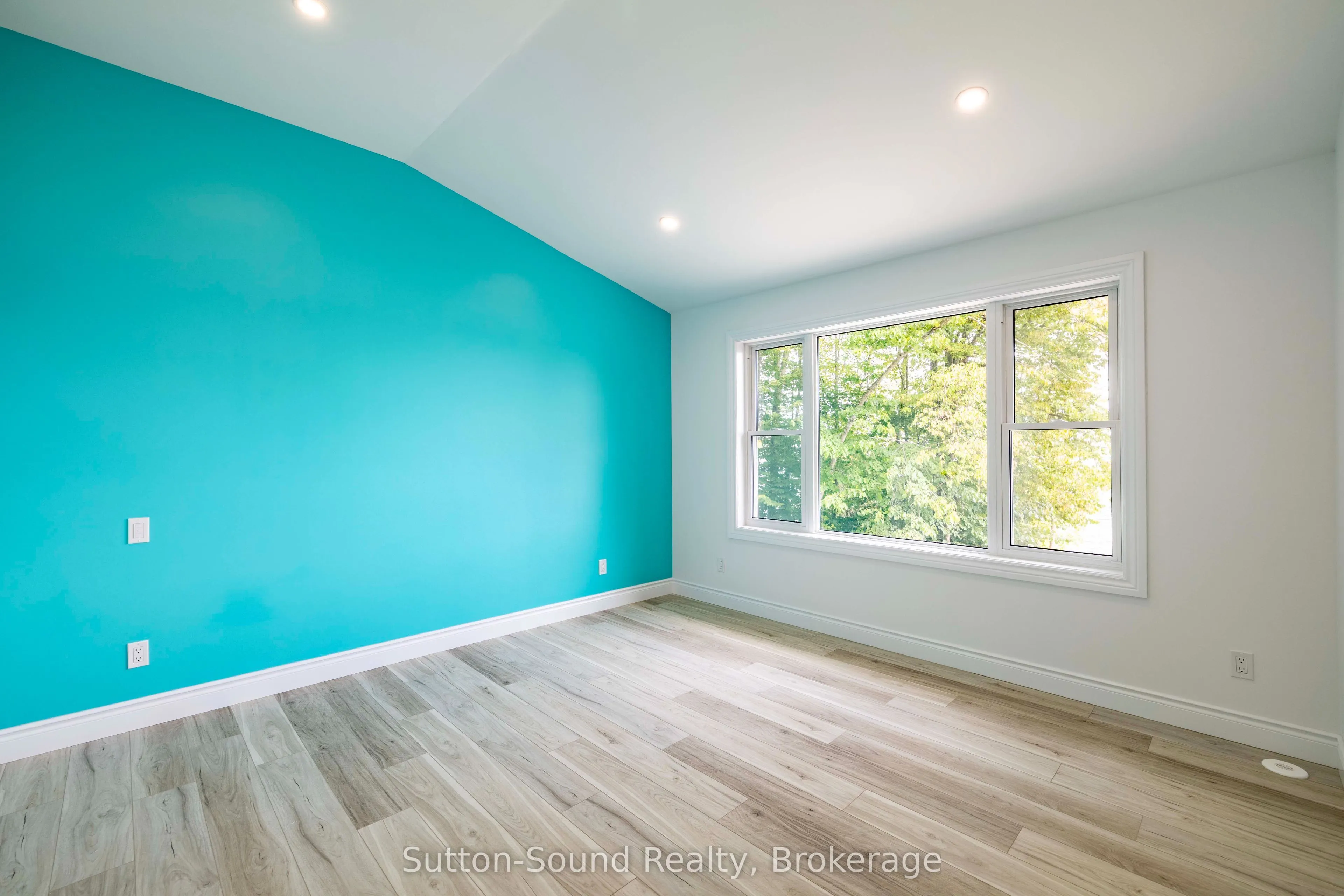 504847 Grey Road 1 Road