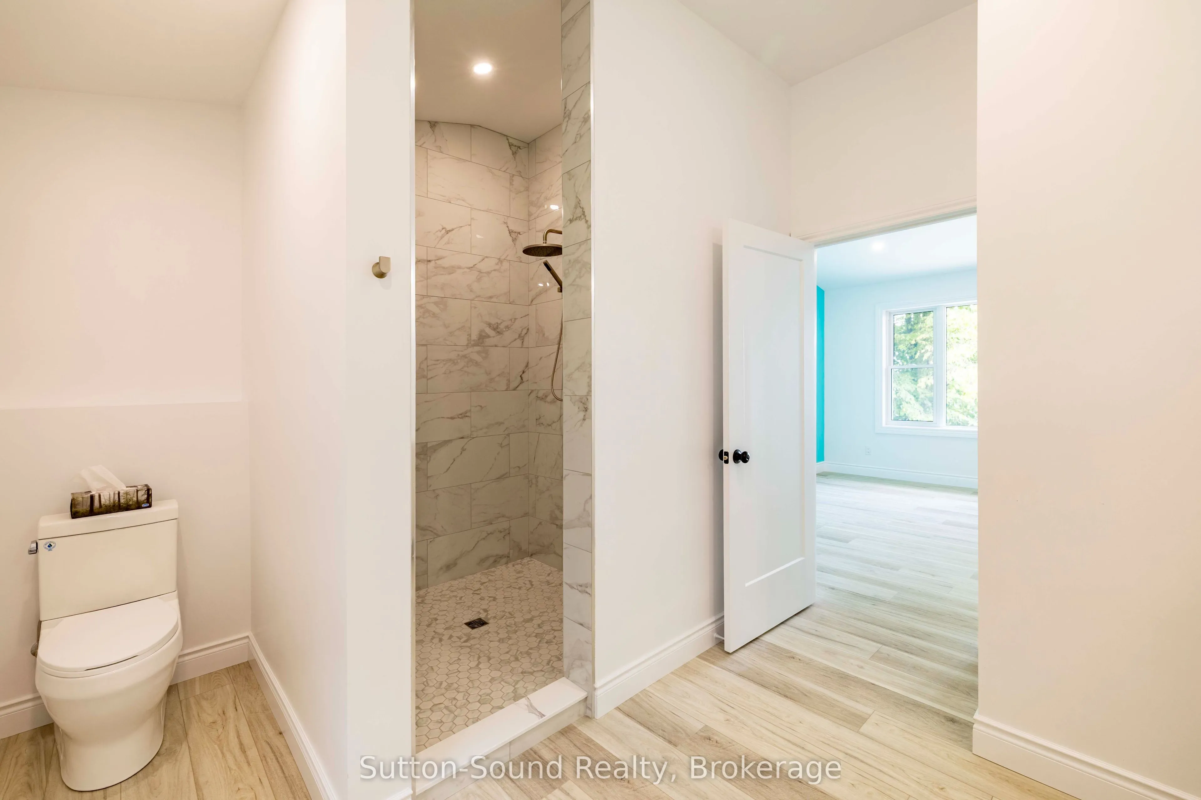 504847 Grey Road 1 Road