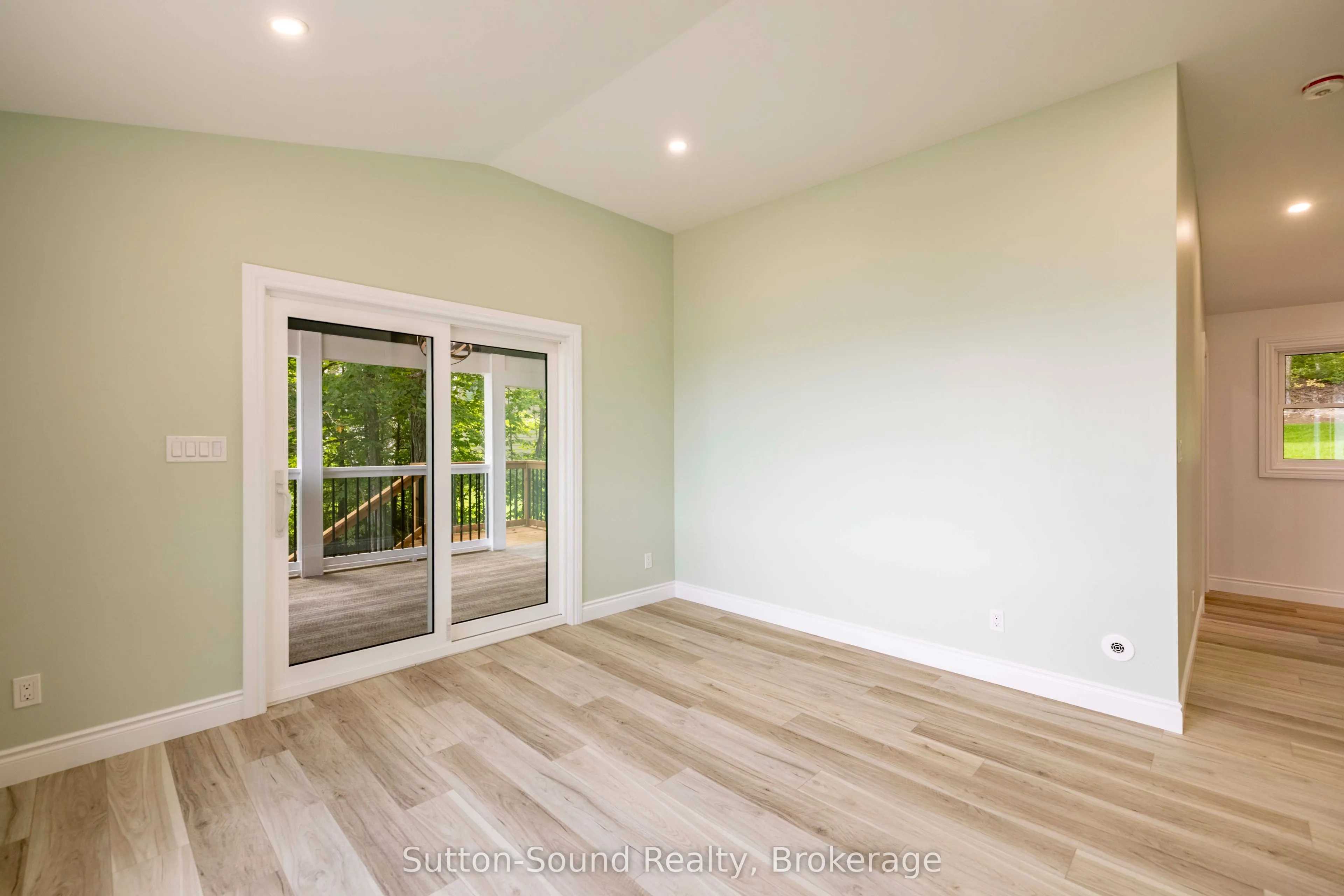 504847 Grey Road 1 Road