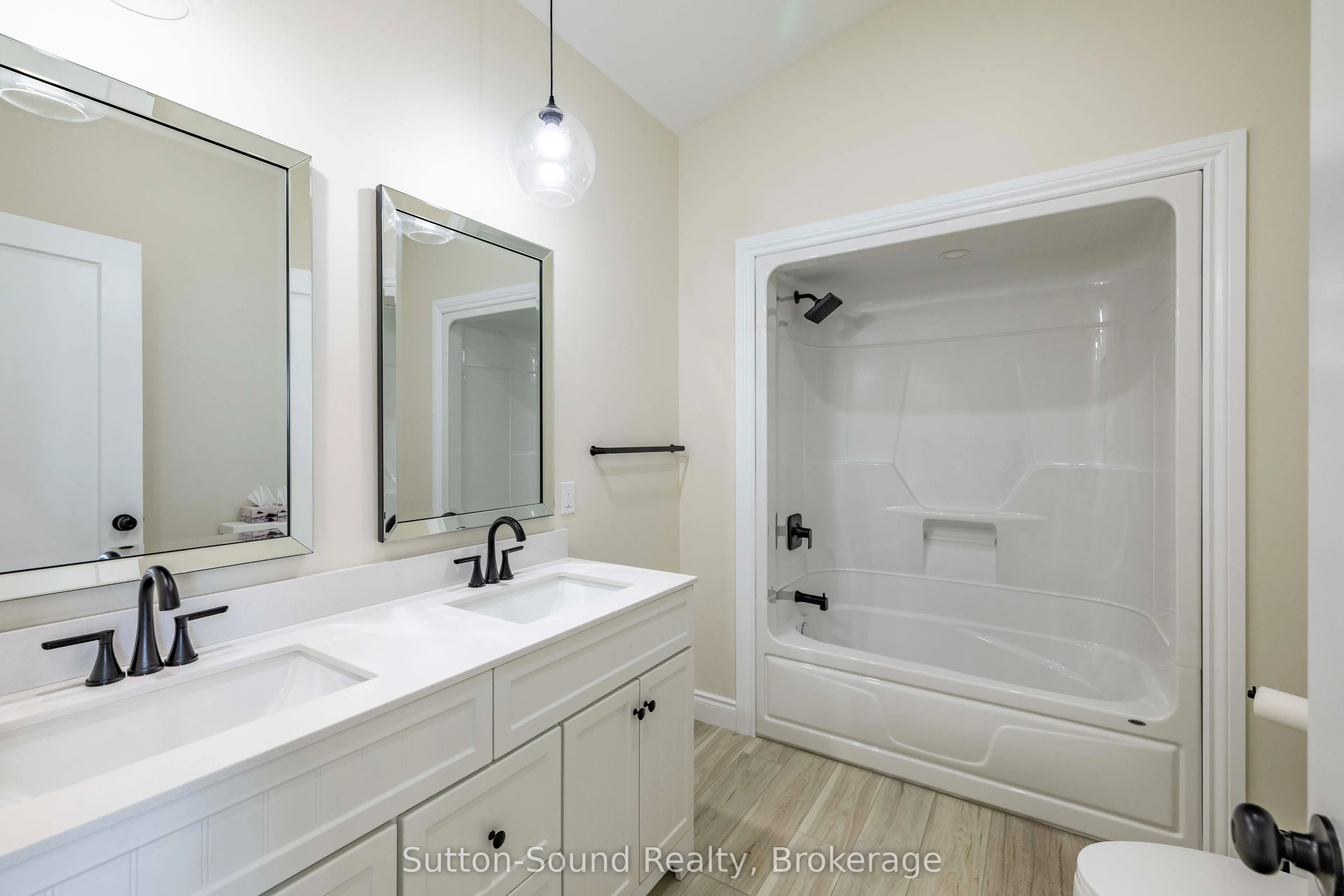 504847 Grey Road 1 Road