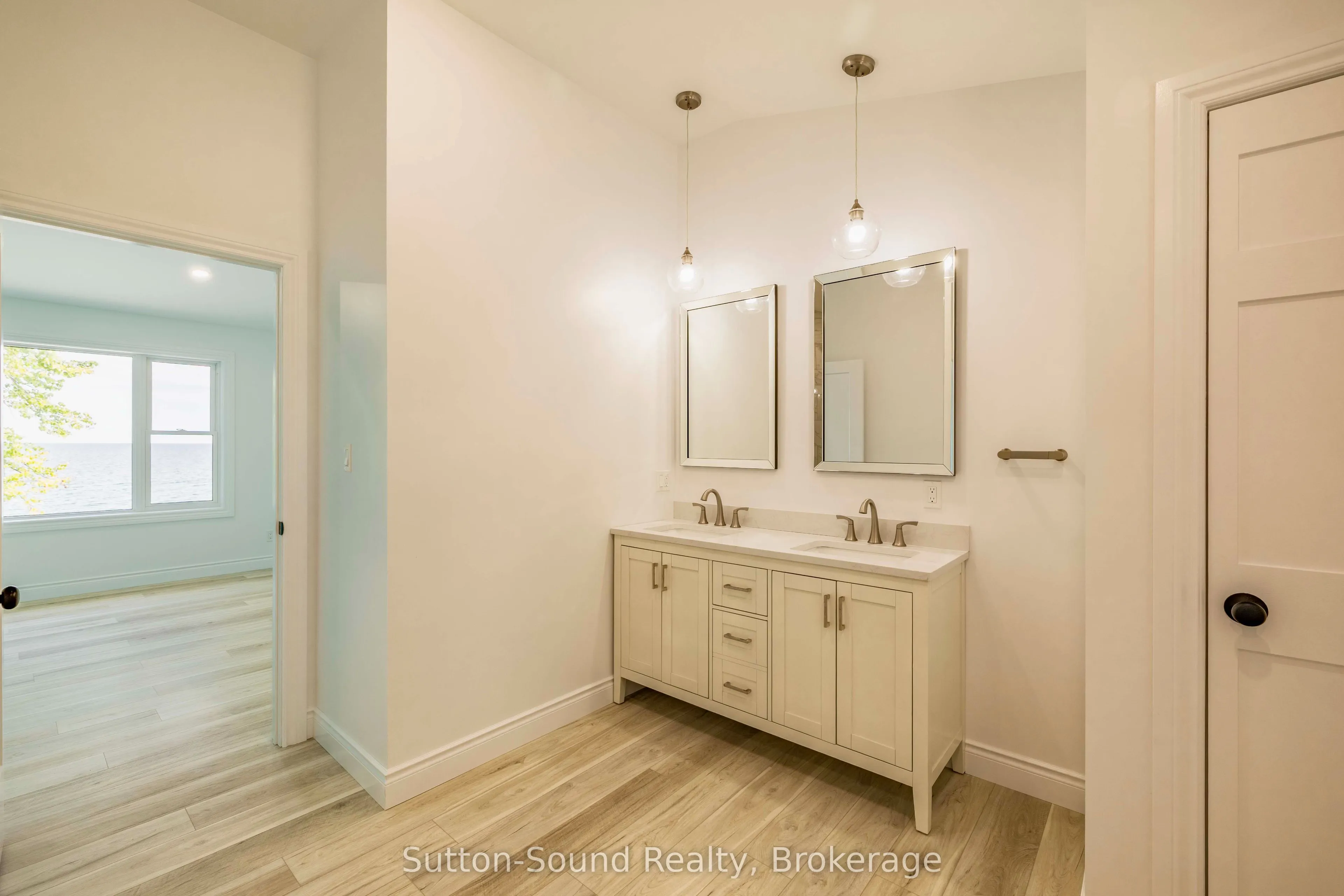 504847 Grey Road 1 Road