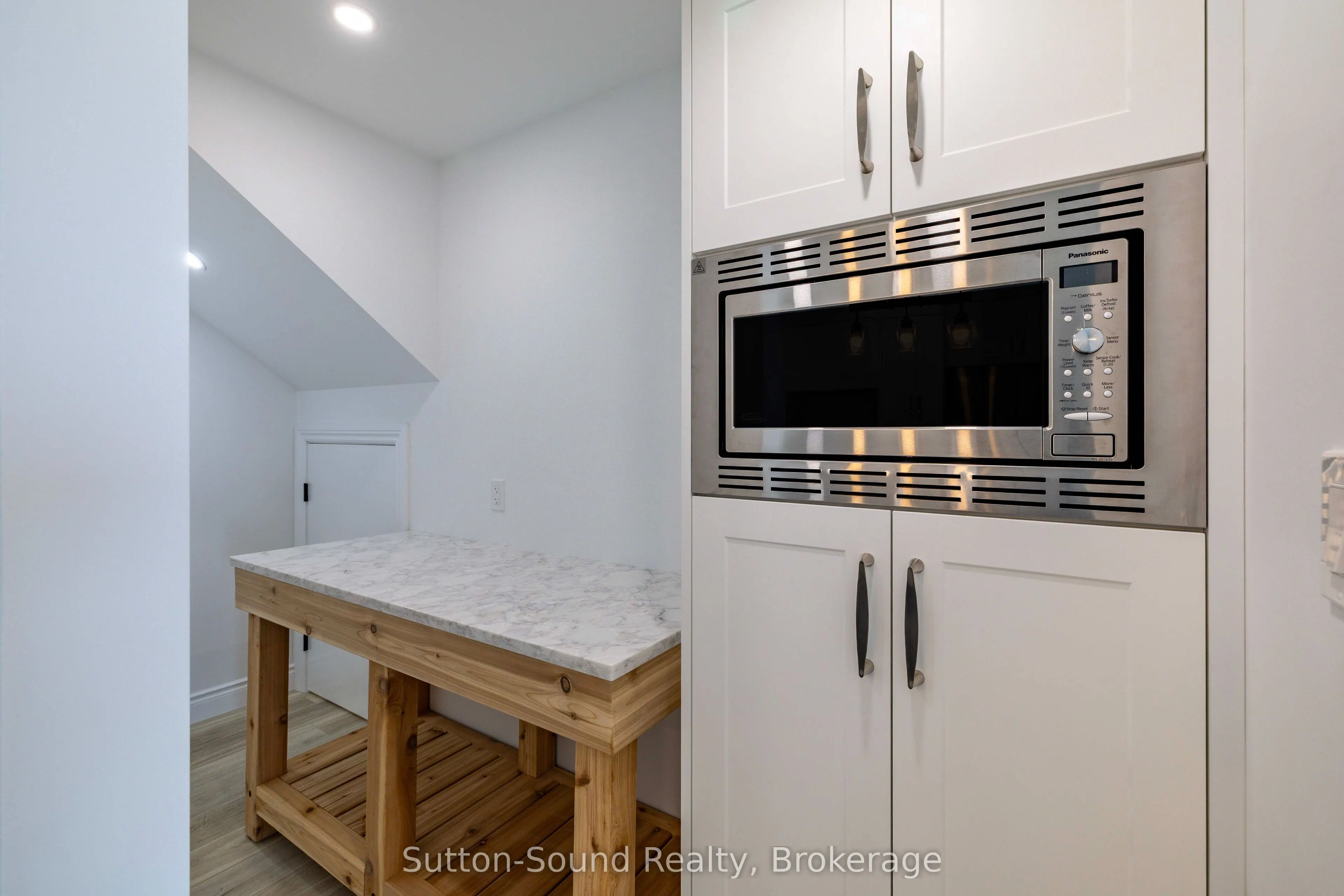 504847 Grey Road 1 Road