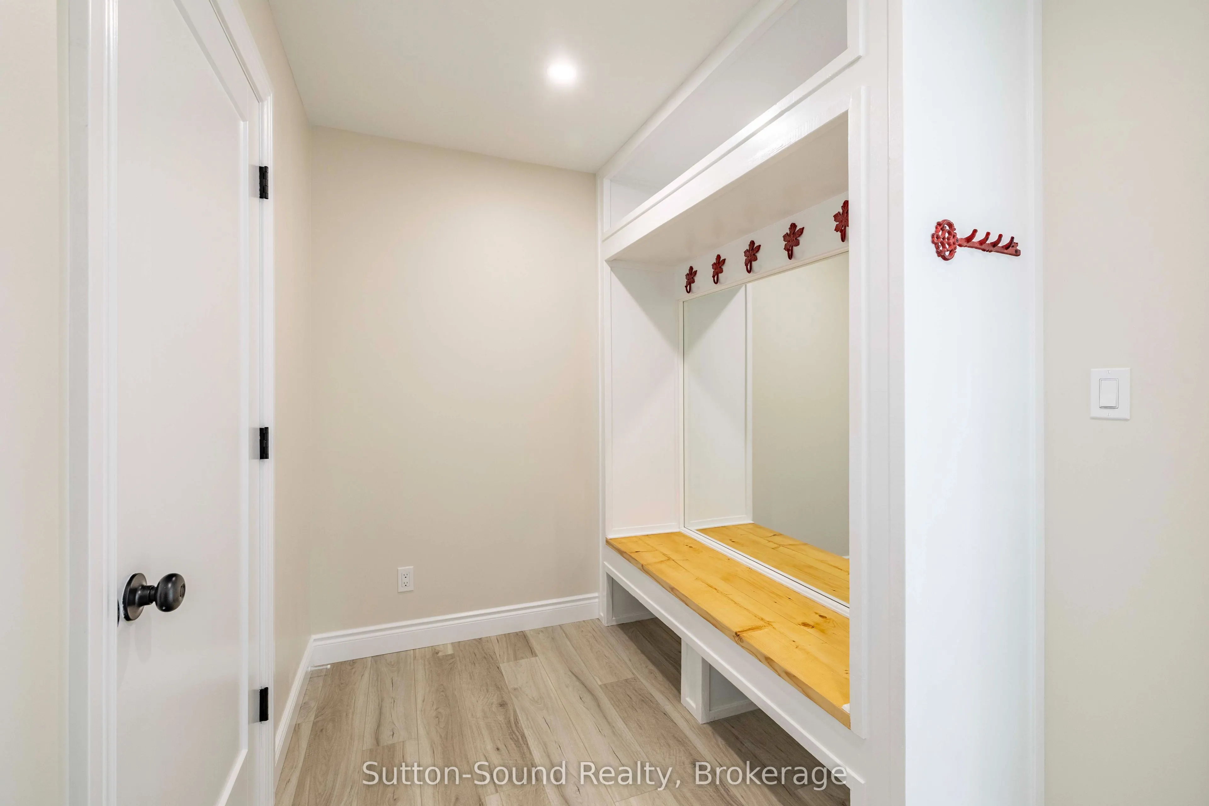 504847 Grey Road 1 Road