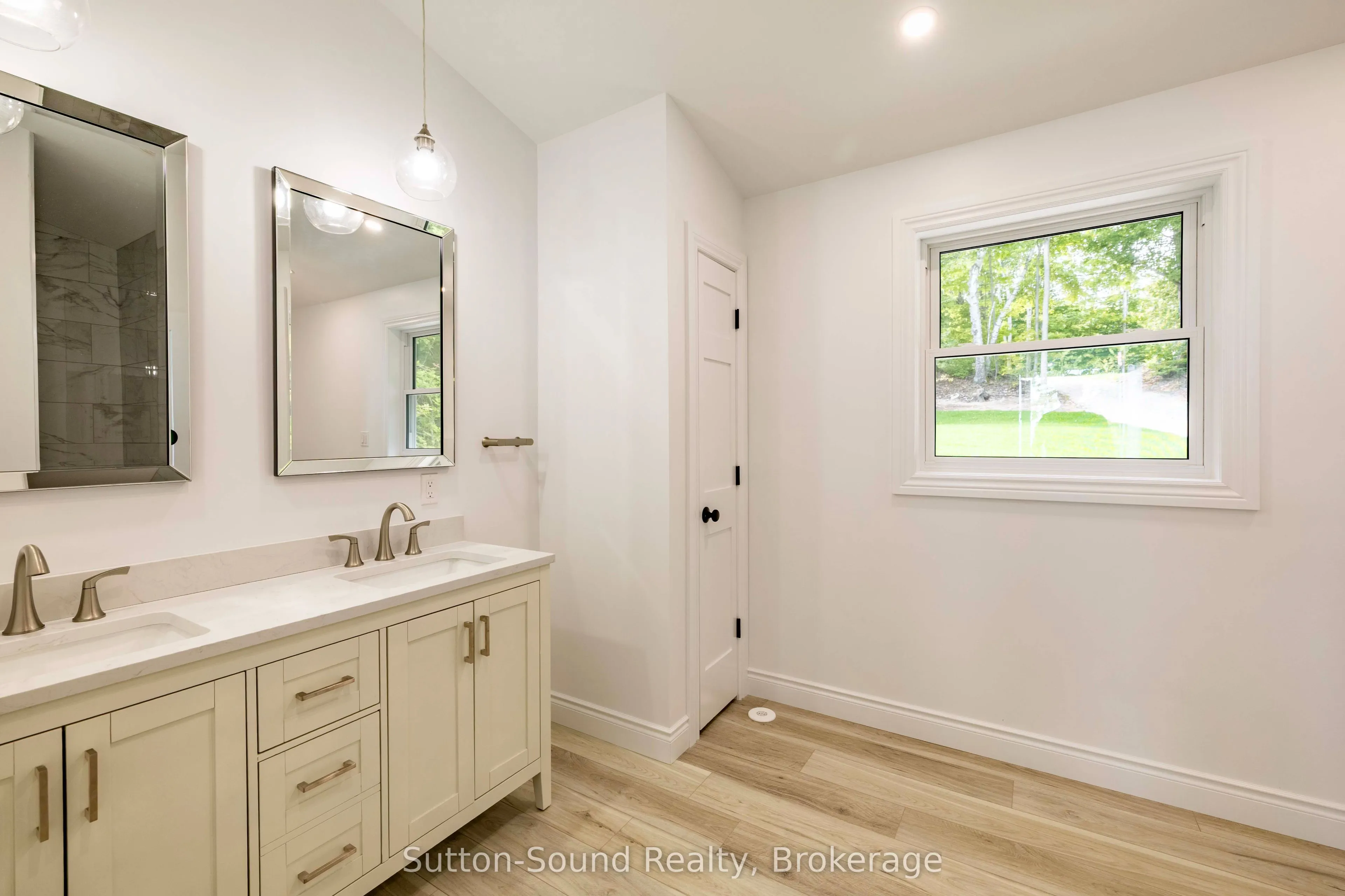 504847 Grey Road 1 Road