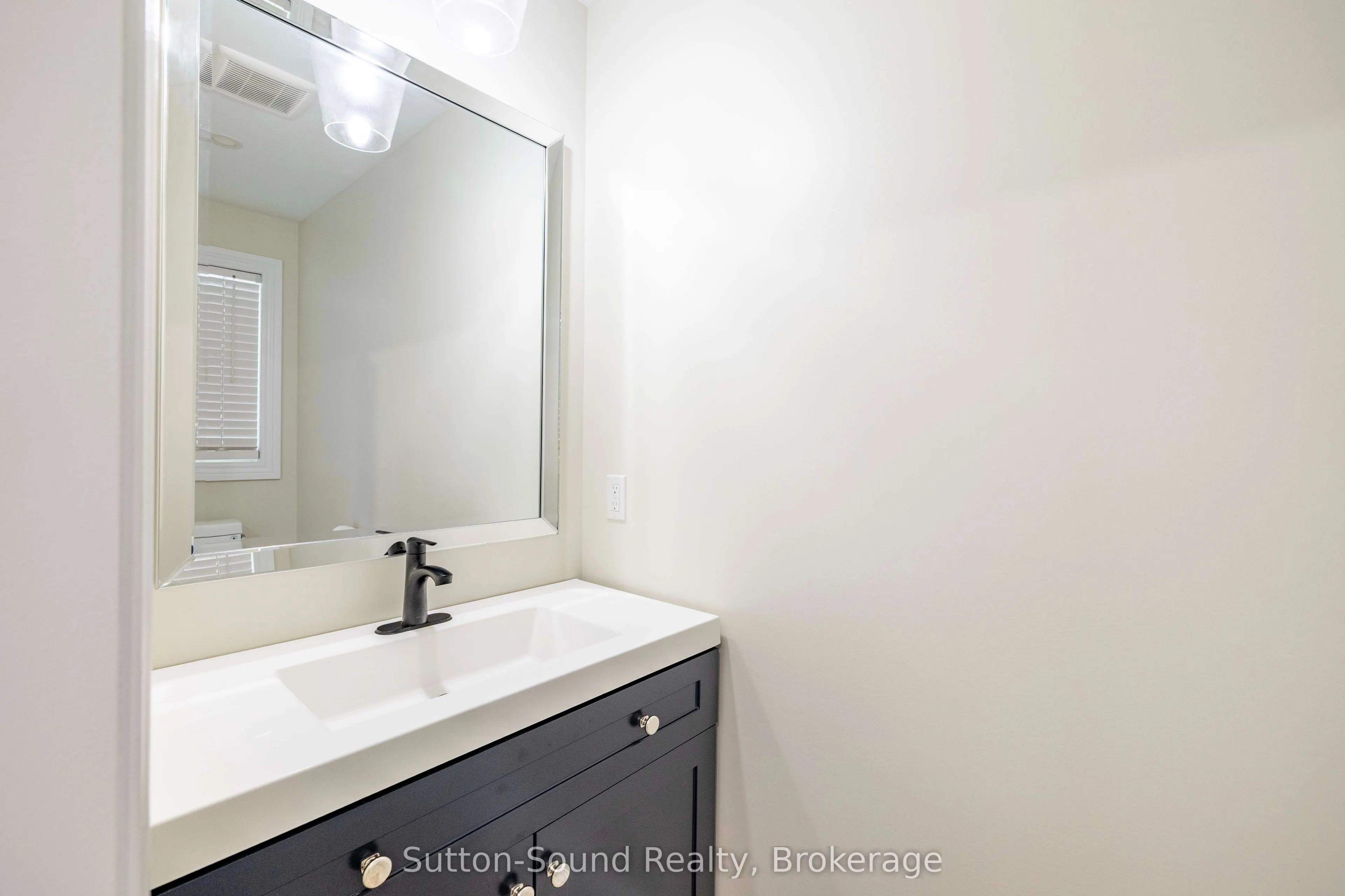 504847 Grey Road 1 Road