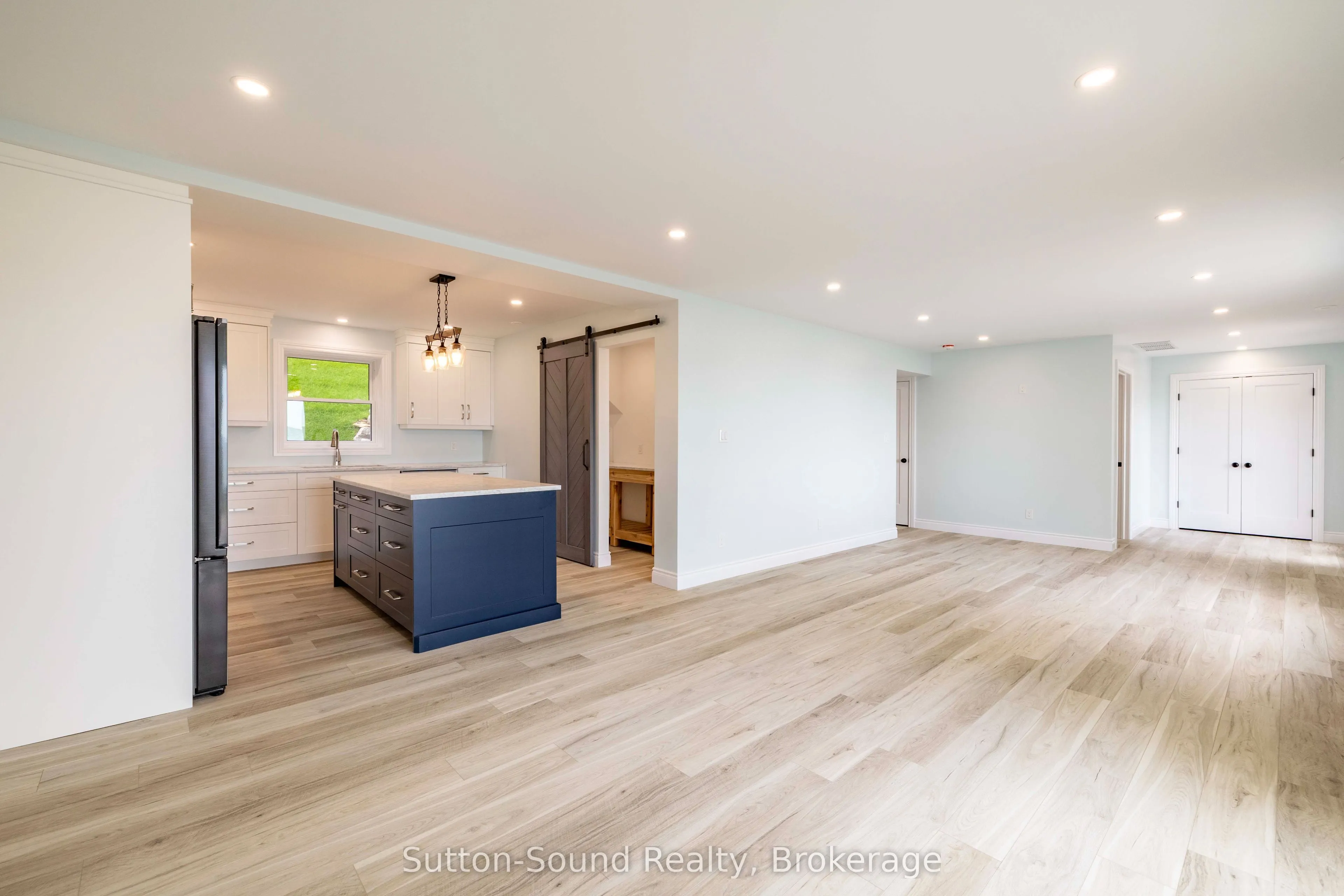 504847 Grey Road 1 Road