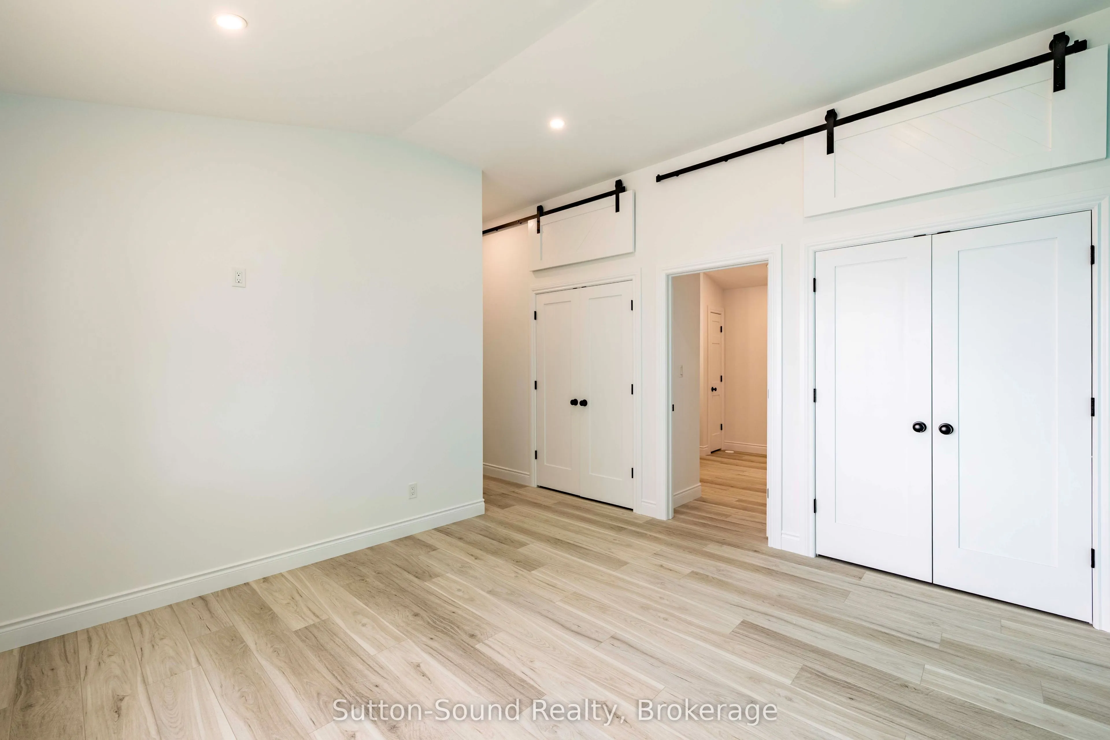 504847 Grey Road 1 Road