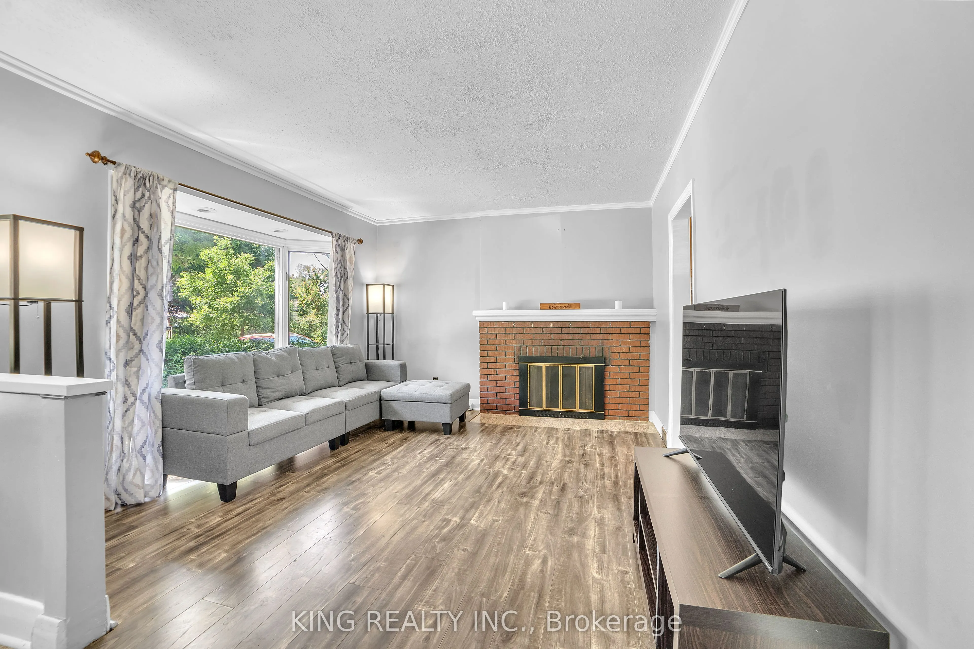 60 Eastman Avenue