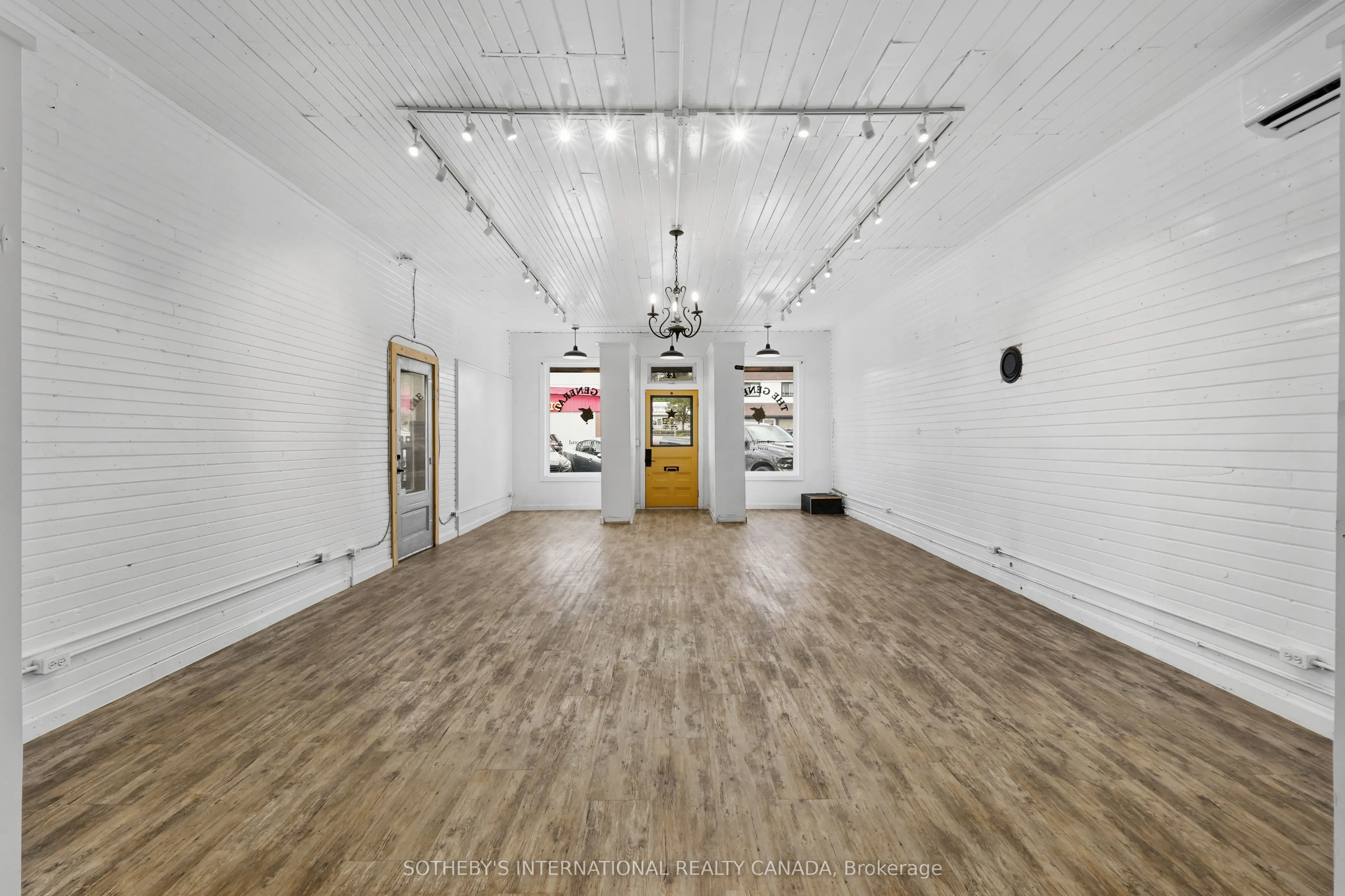 14 Front Street E