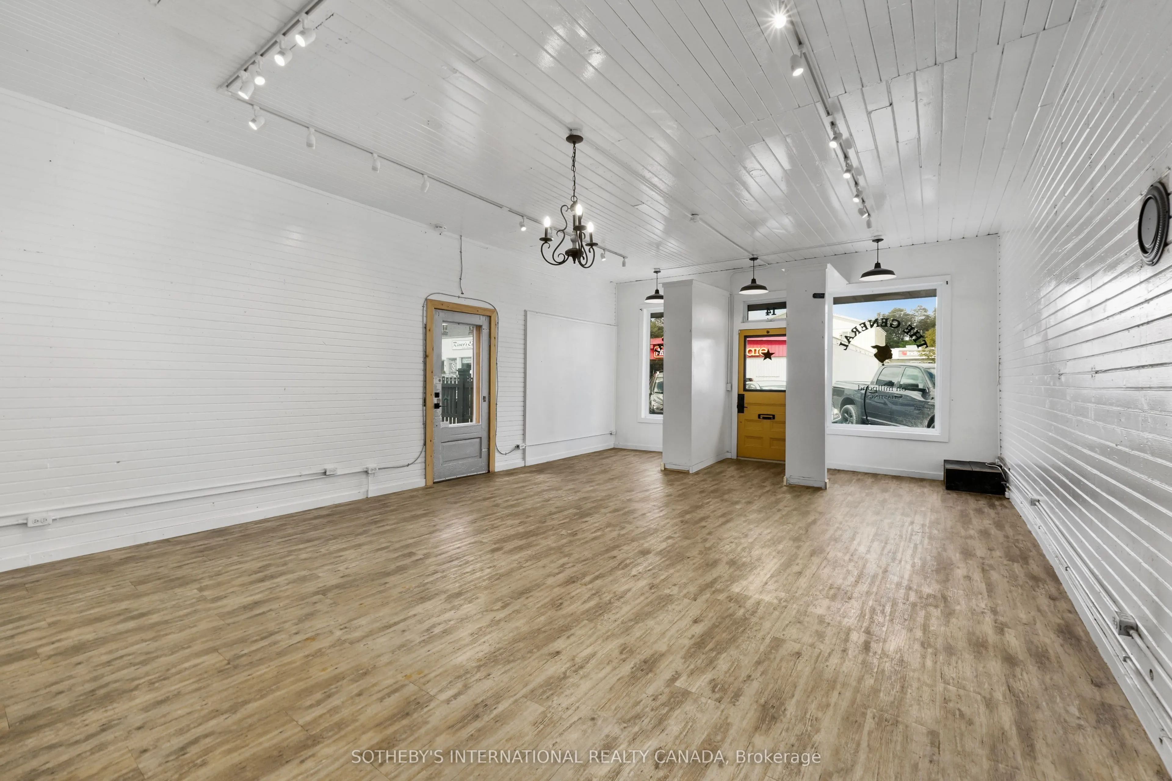 14 Front Street E