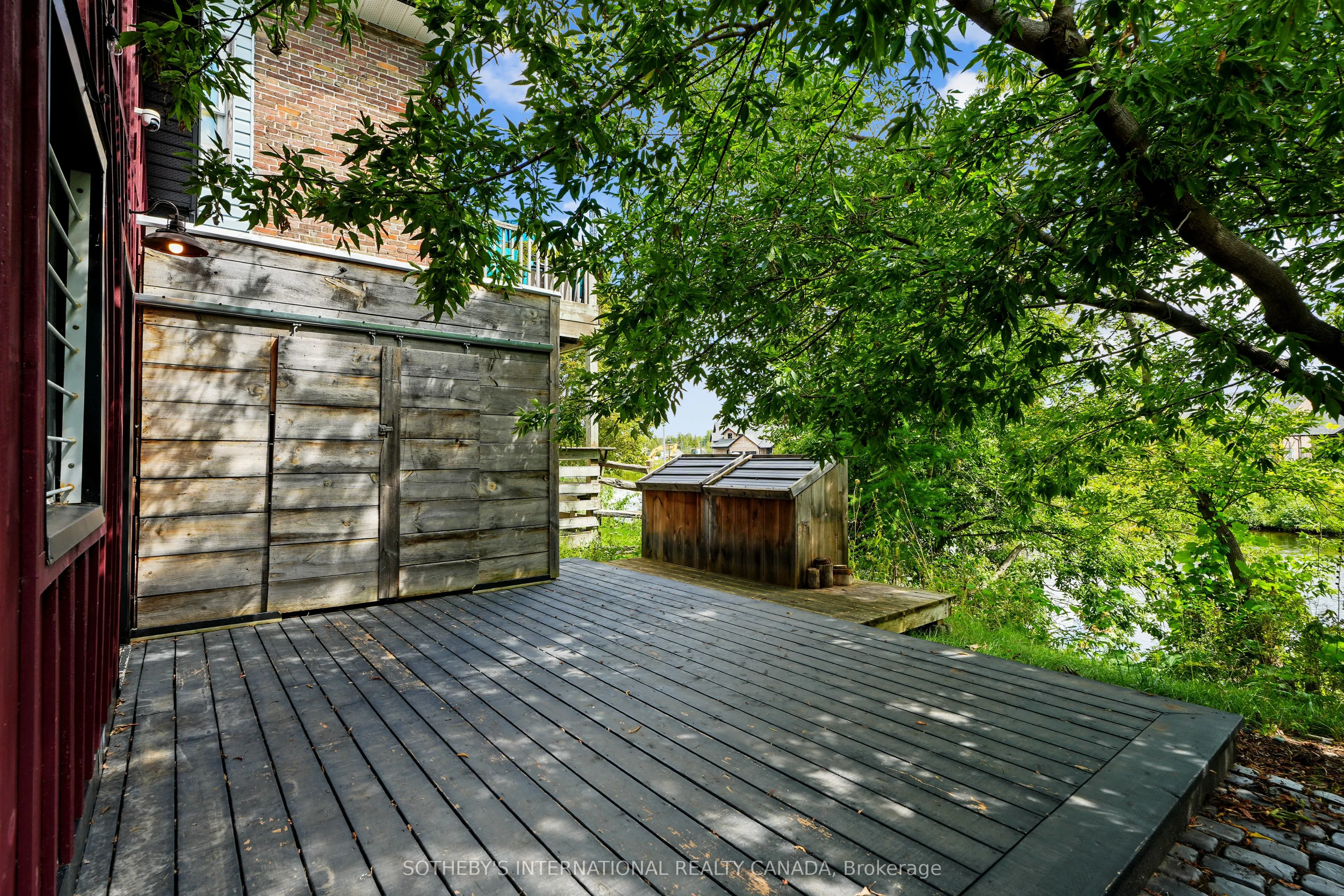 14 Front Street E