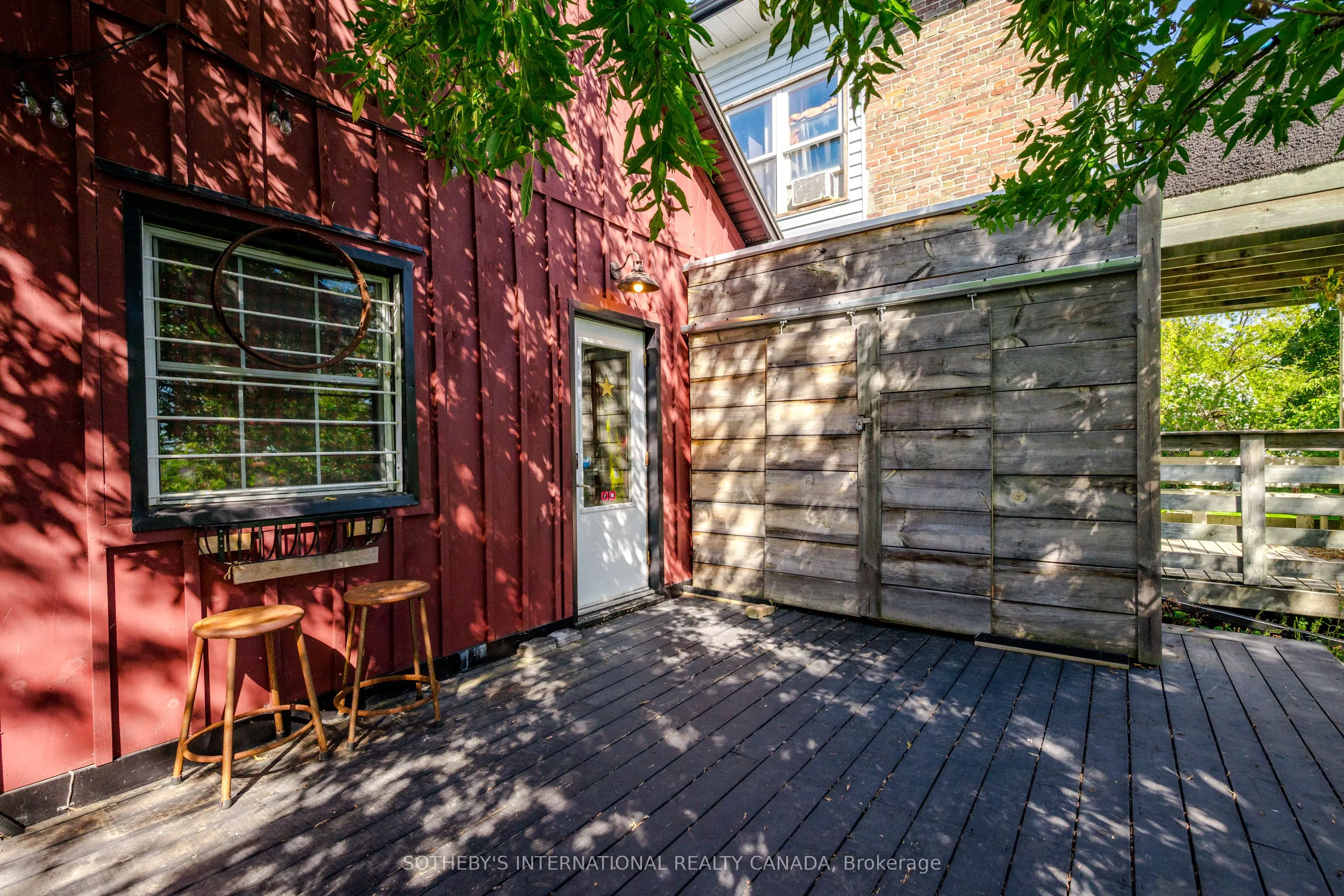 14 Front Street E