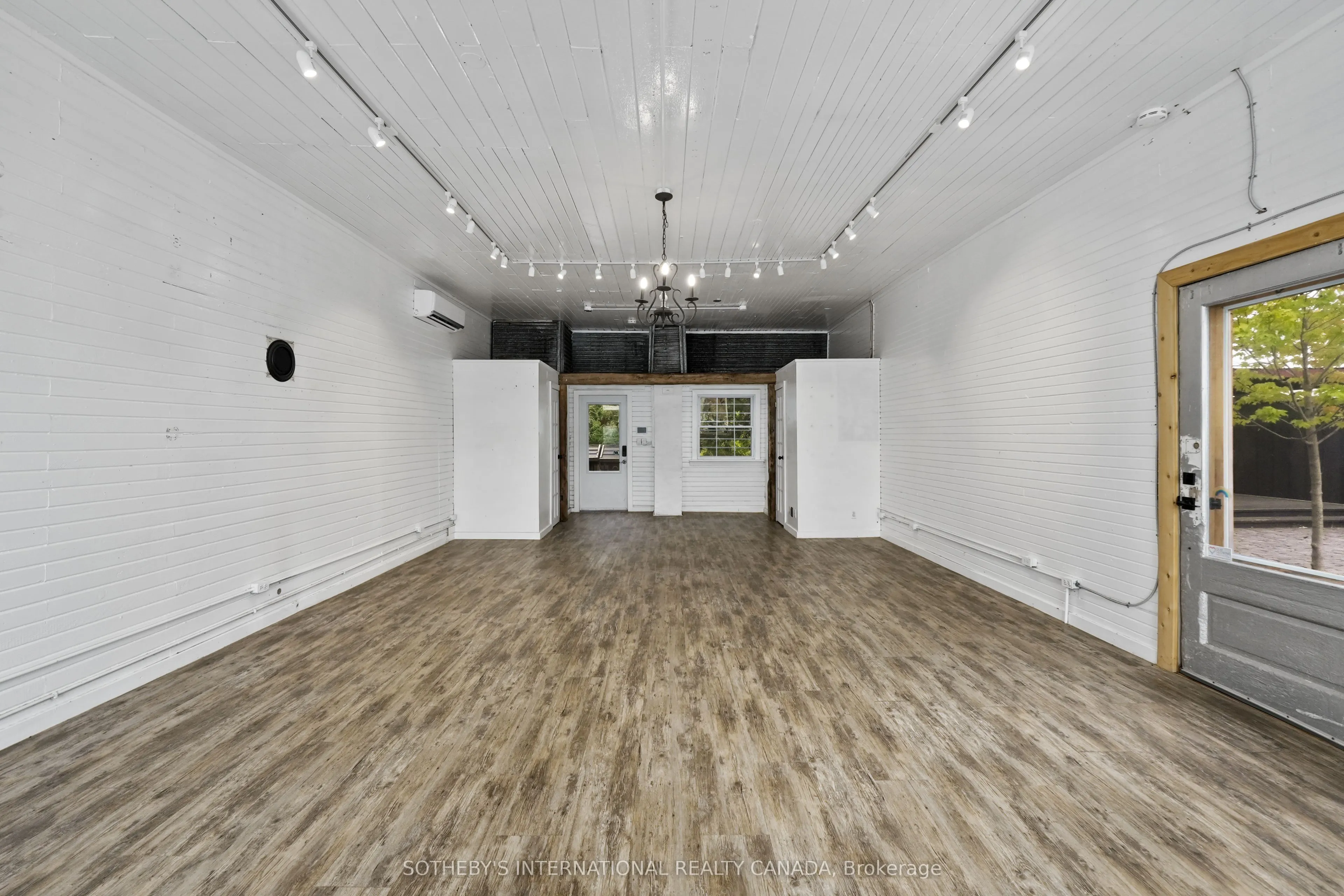 14 Front Street E