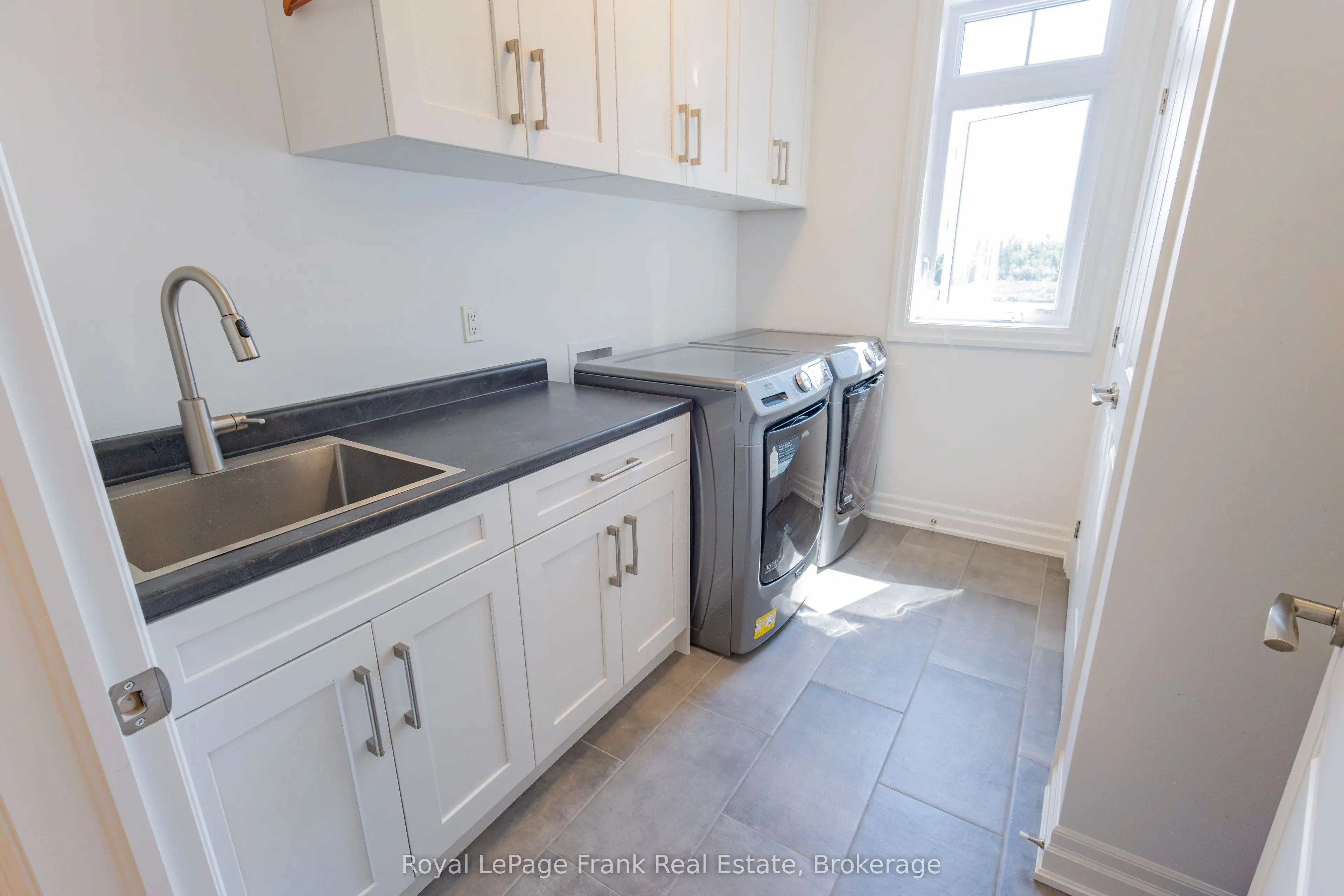 43 Lakeview Crescent