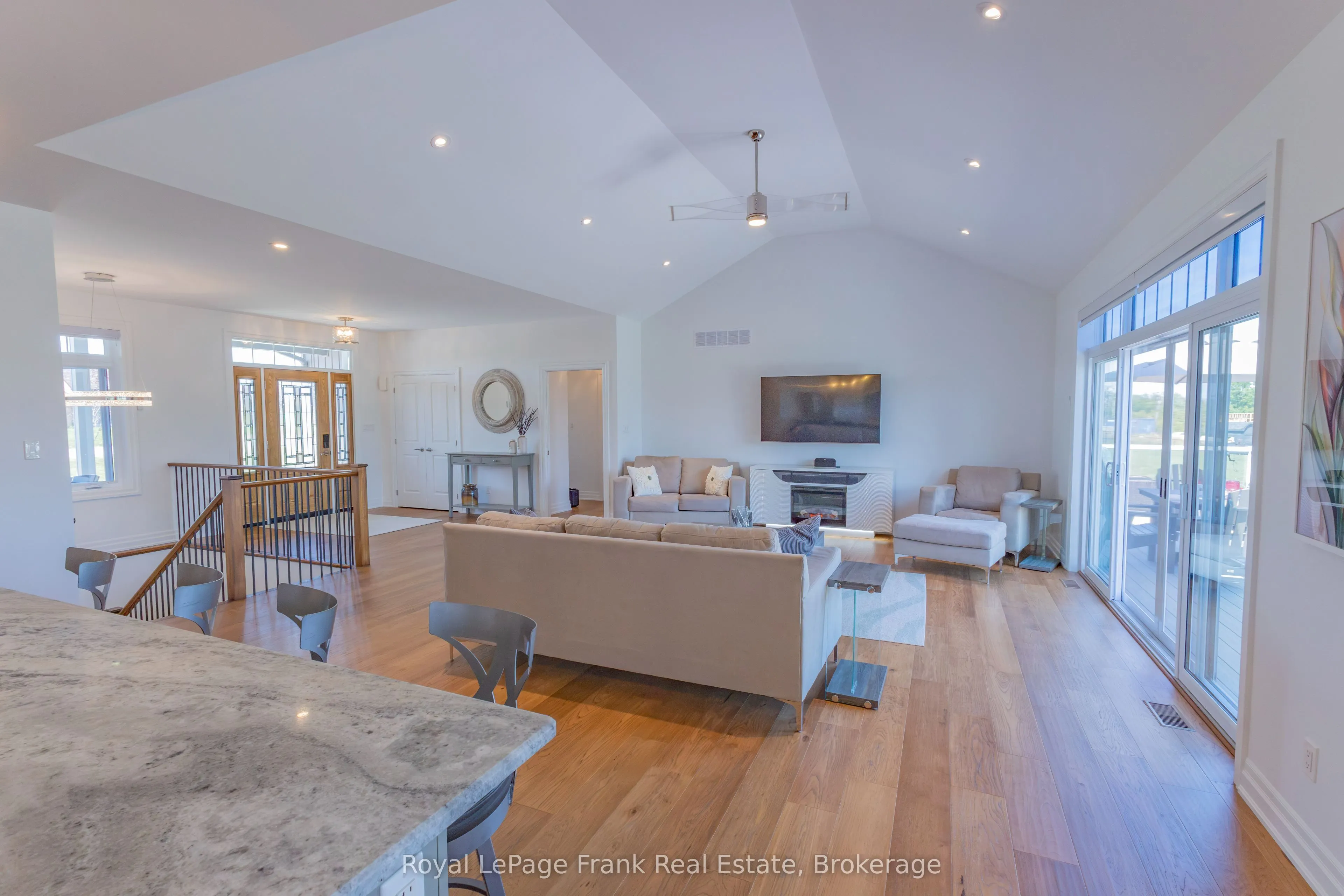 43 Lakeview Crescent