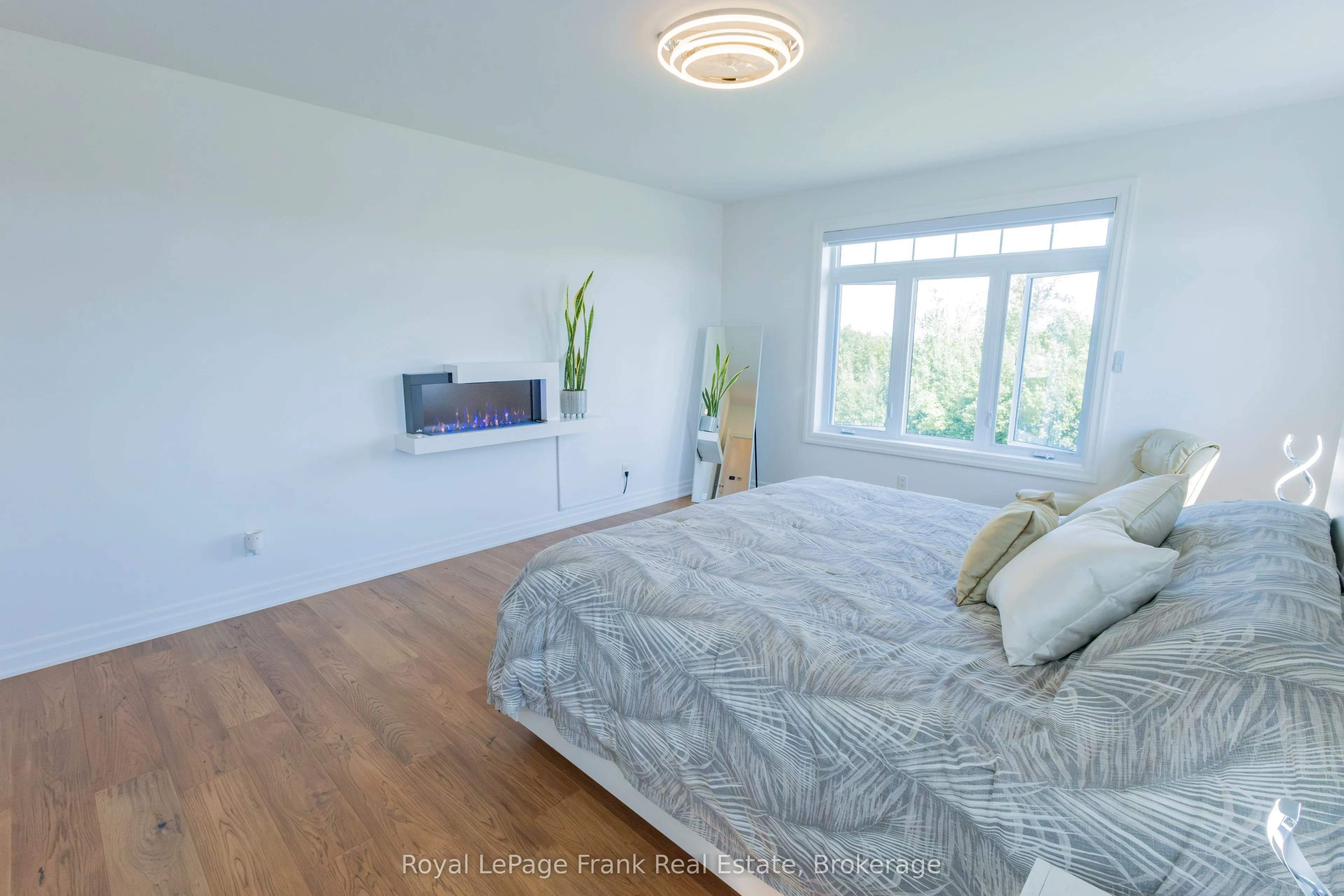 43 Lakeview Crescent