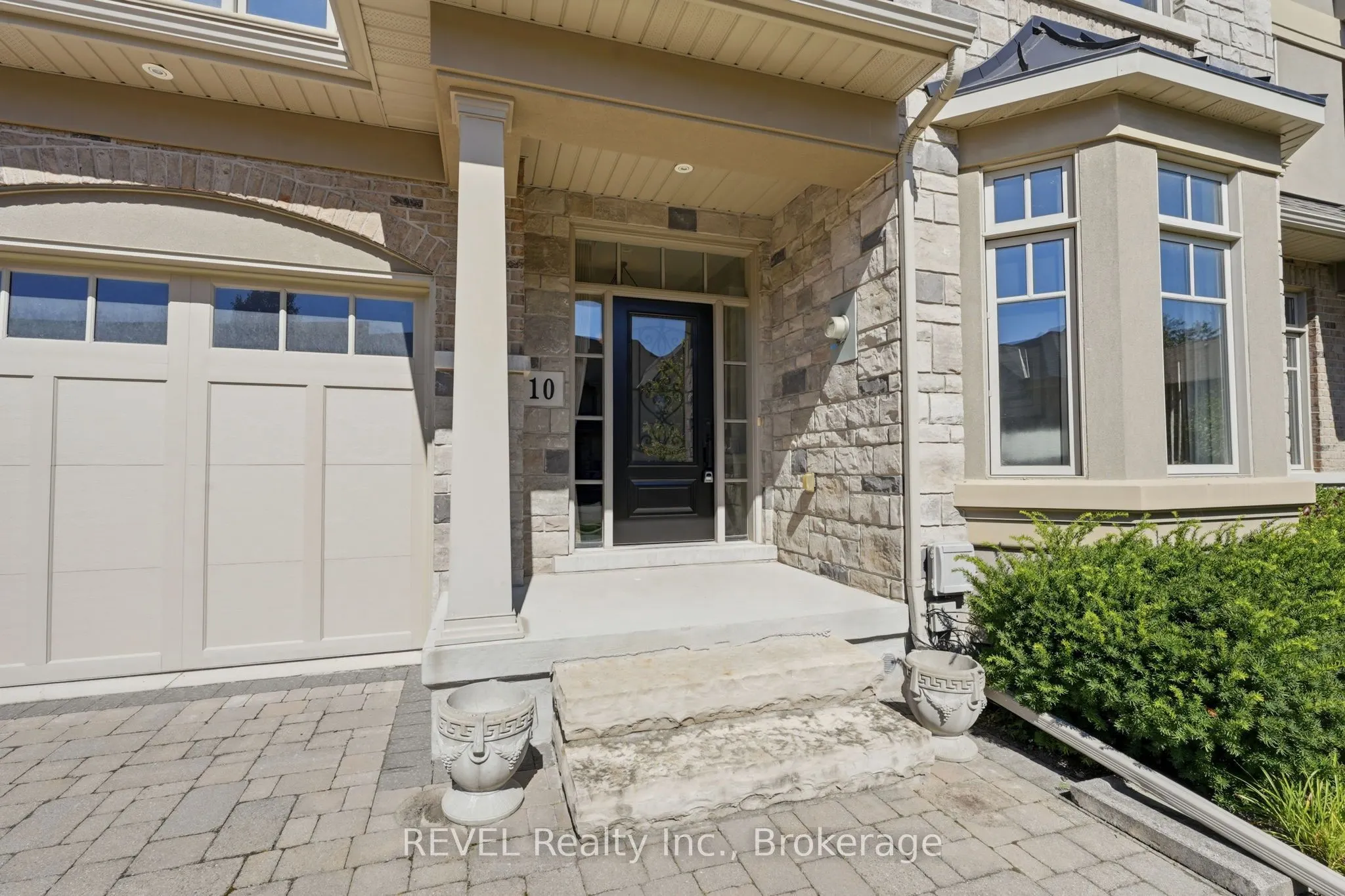 10 Evergreen Lane