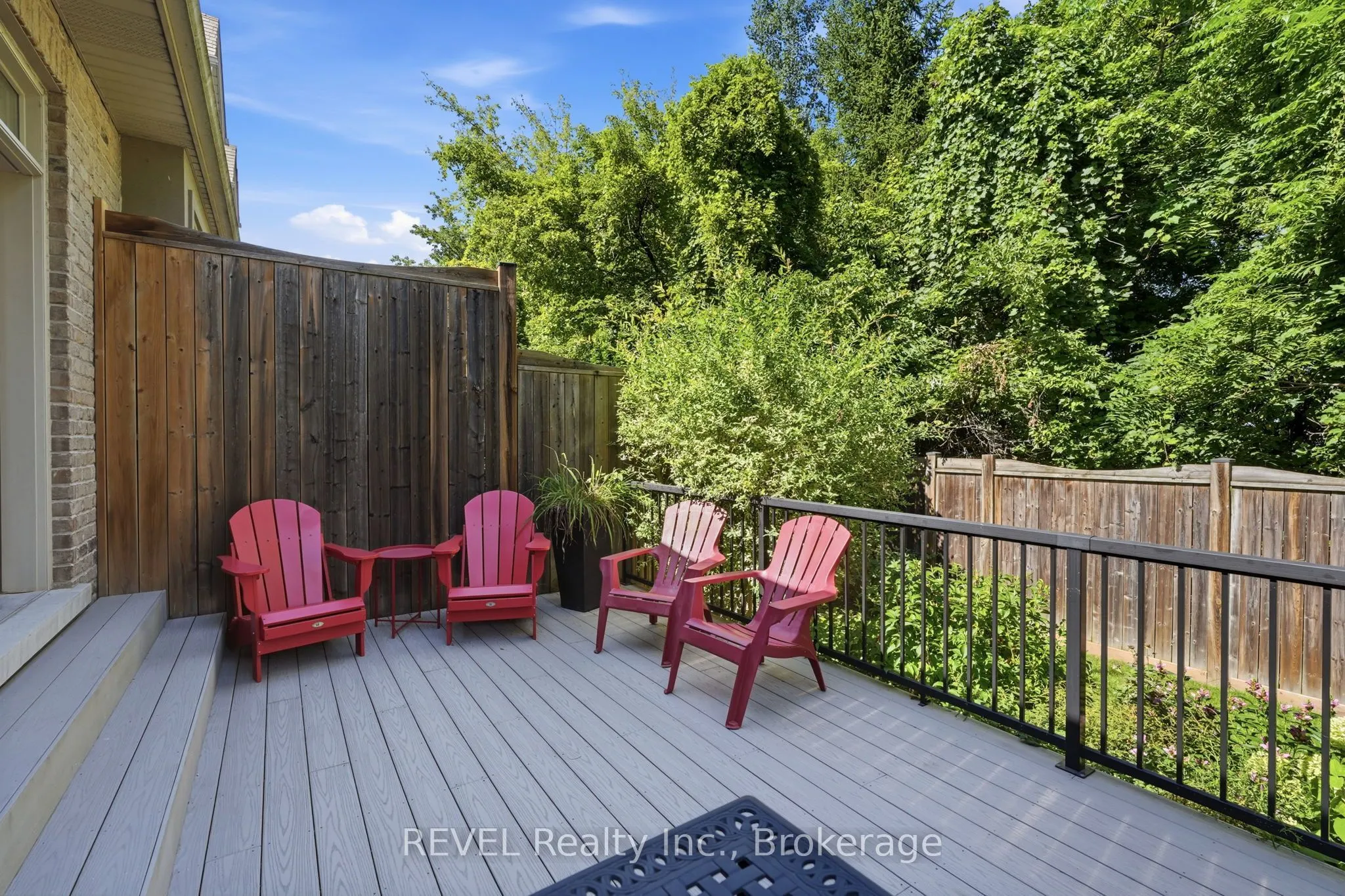 10 Evergreen Lane