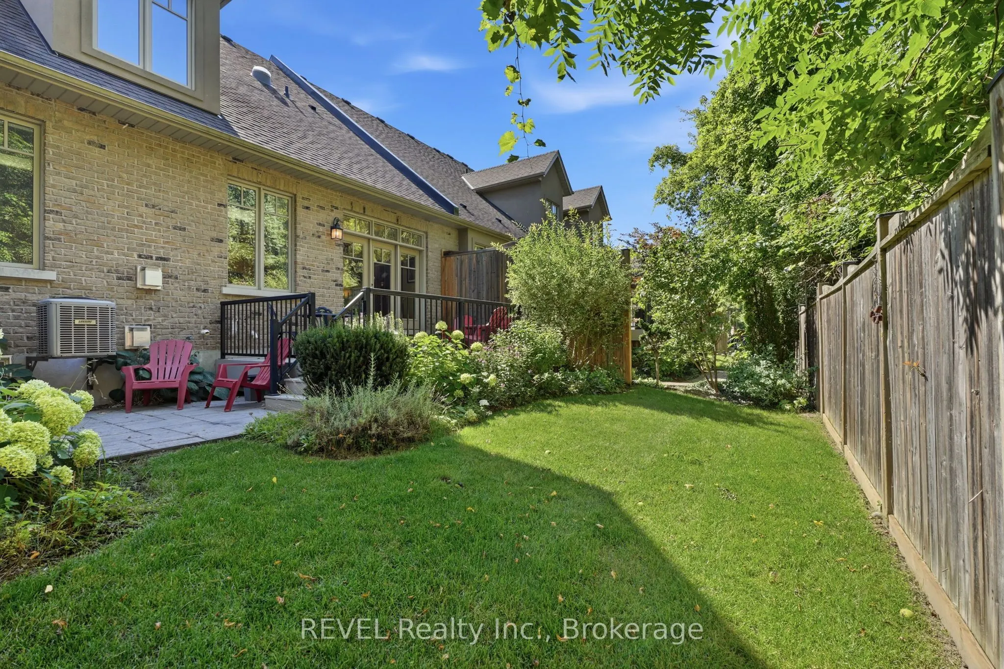 10 Evergreen Lane