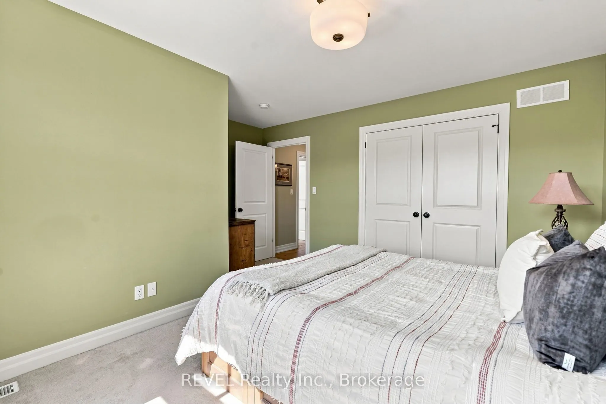10 Evergreen Lane
