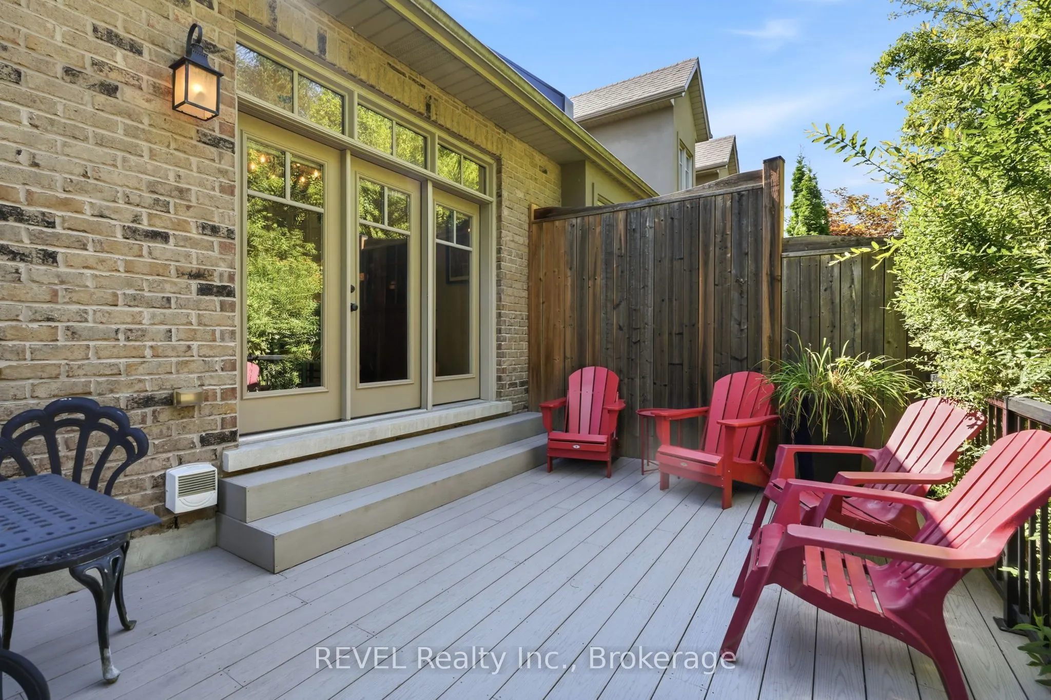 10 Evergreen Lane
