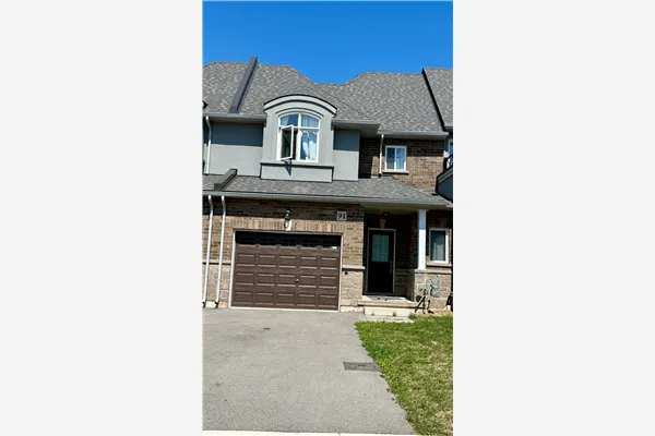 91 Pinot Crescent