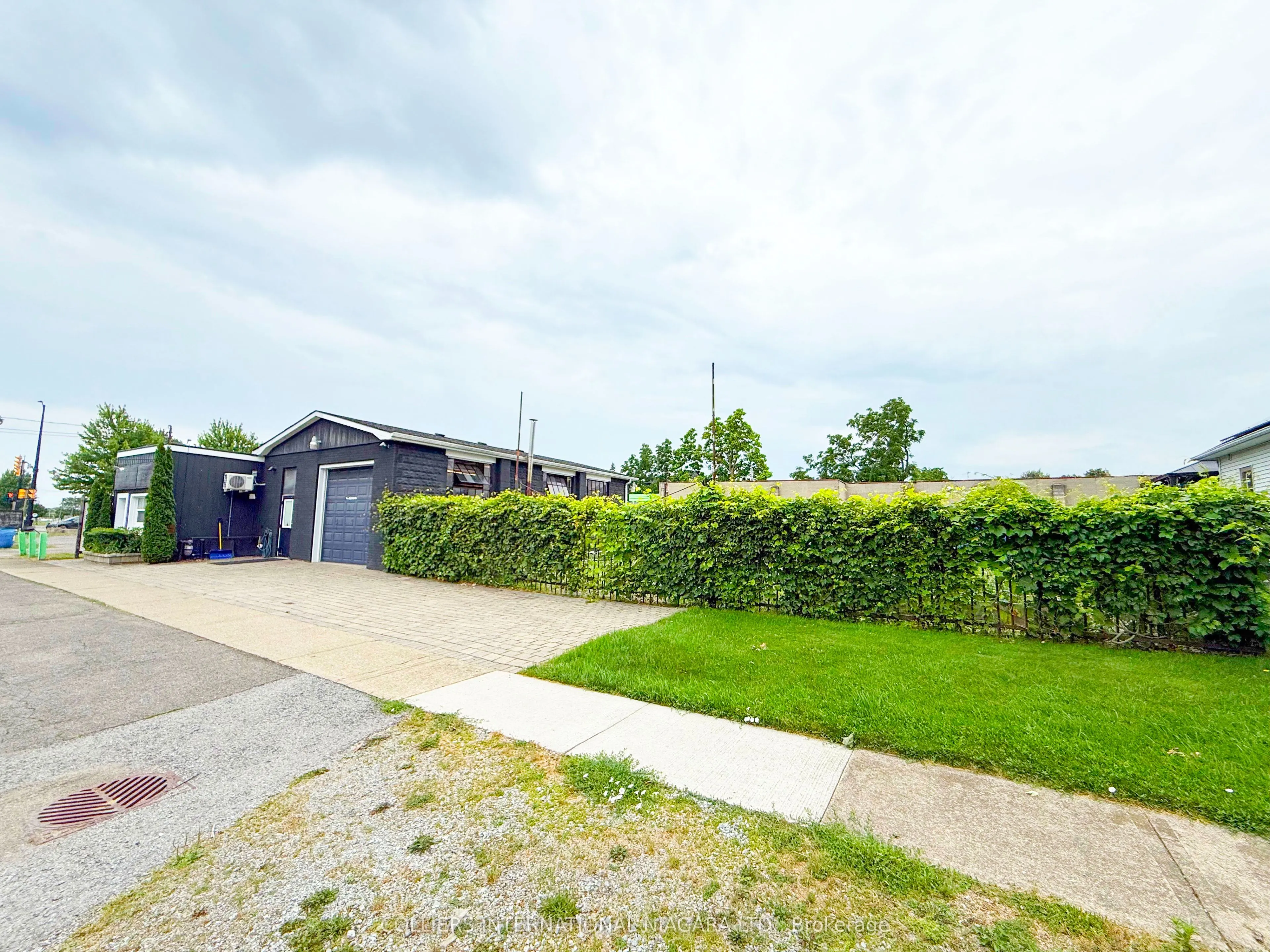 212 Mellanby Avenue