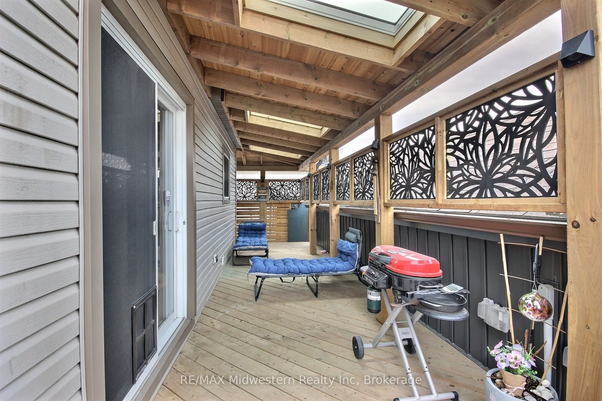 506 Main Street E