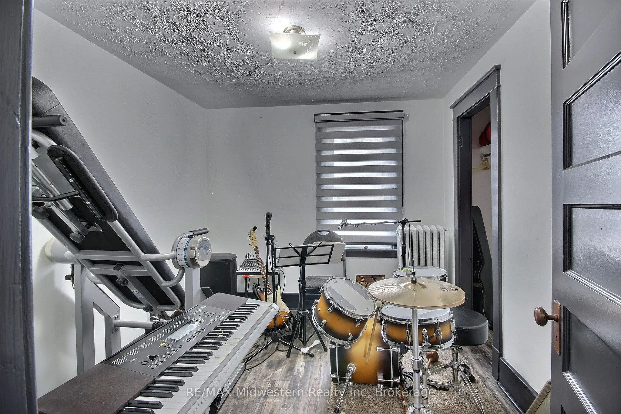 506 Main Street E
