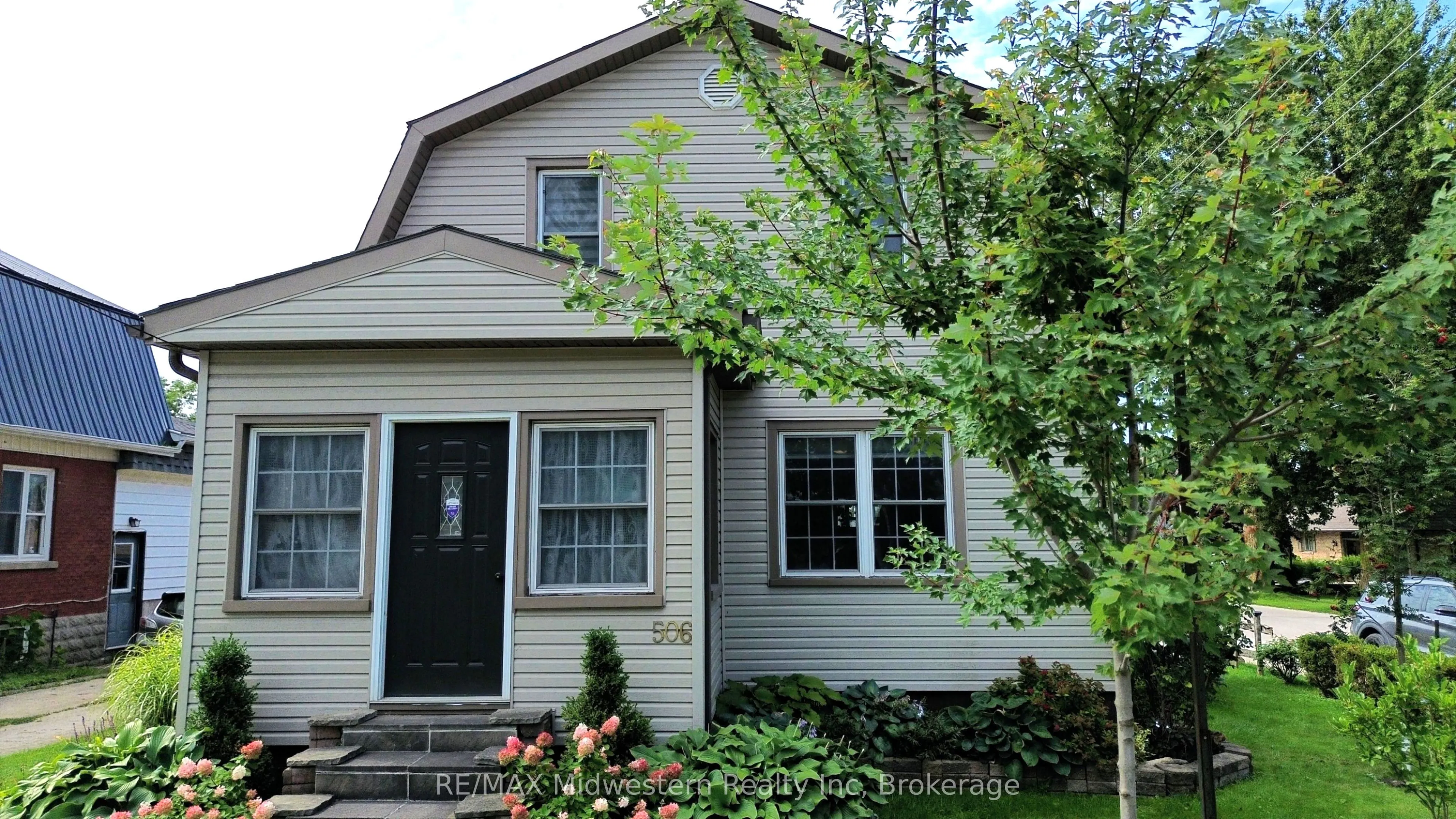 506 Main Street E