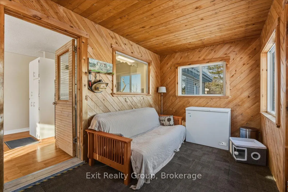 33 Willow Point Road