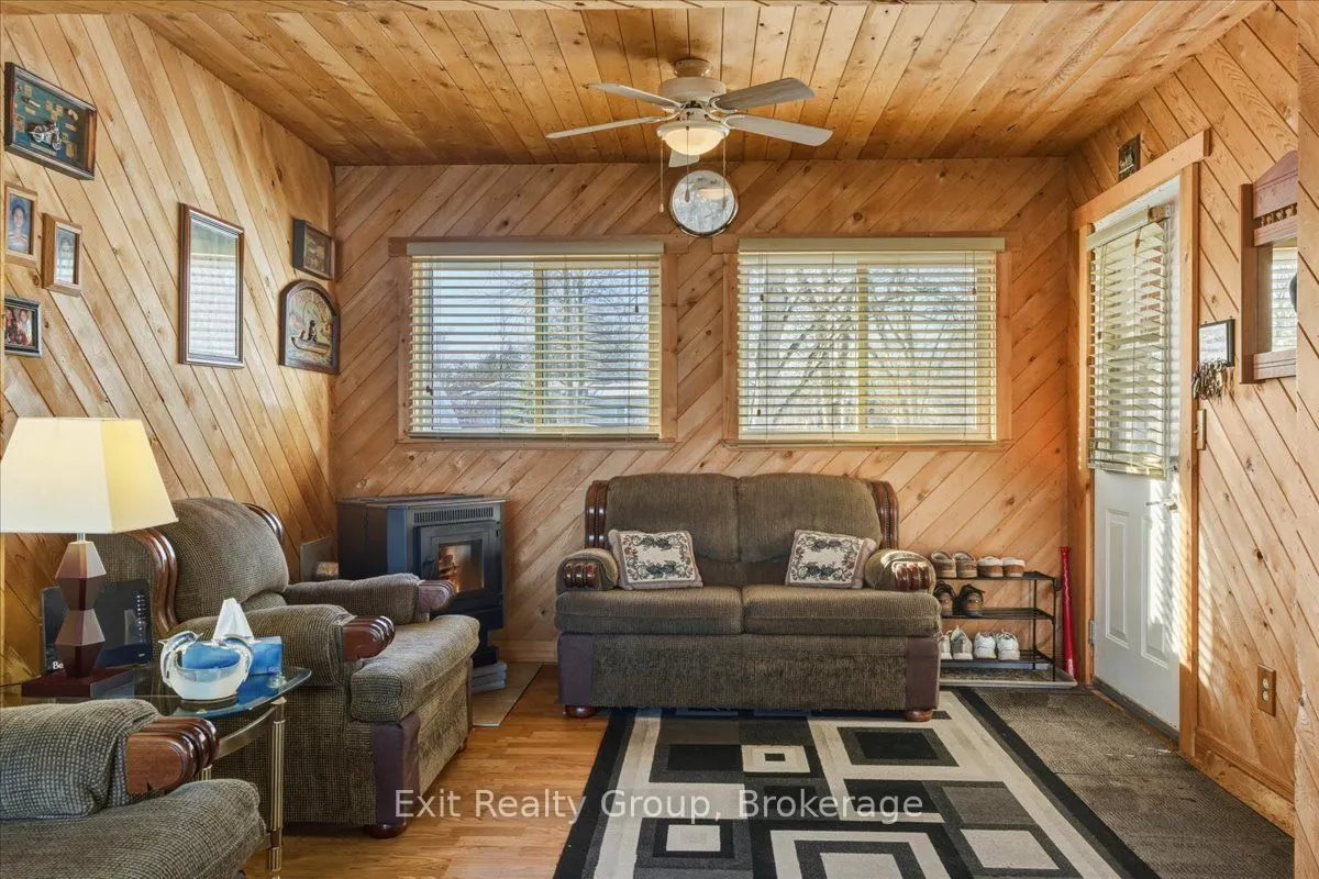 33 Willow Point Road