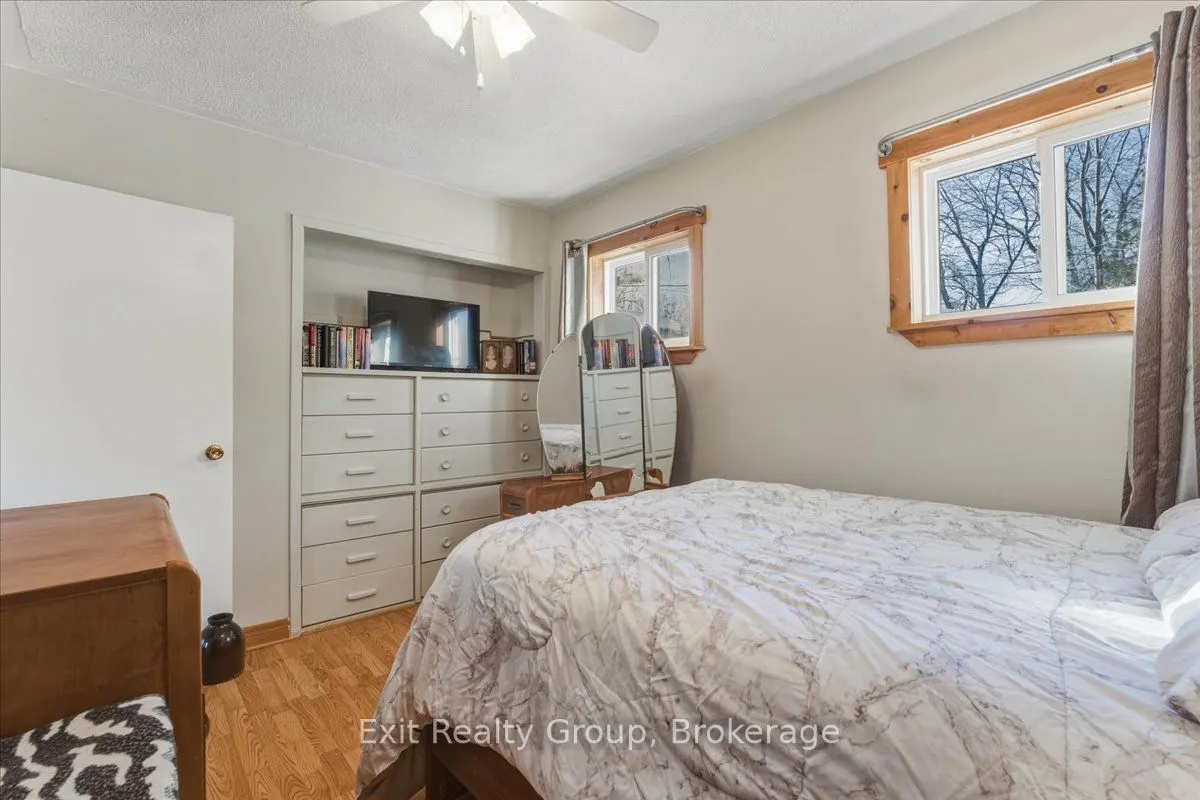 33 Willow Point Road