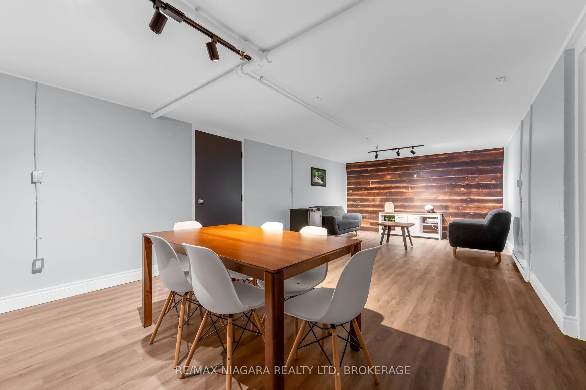 833 Foss Road #2-3