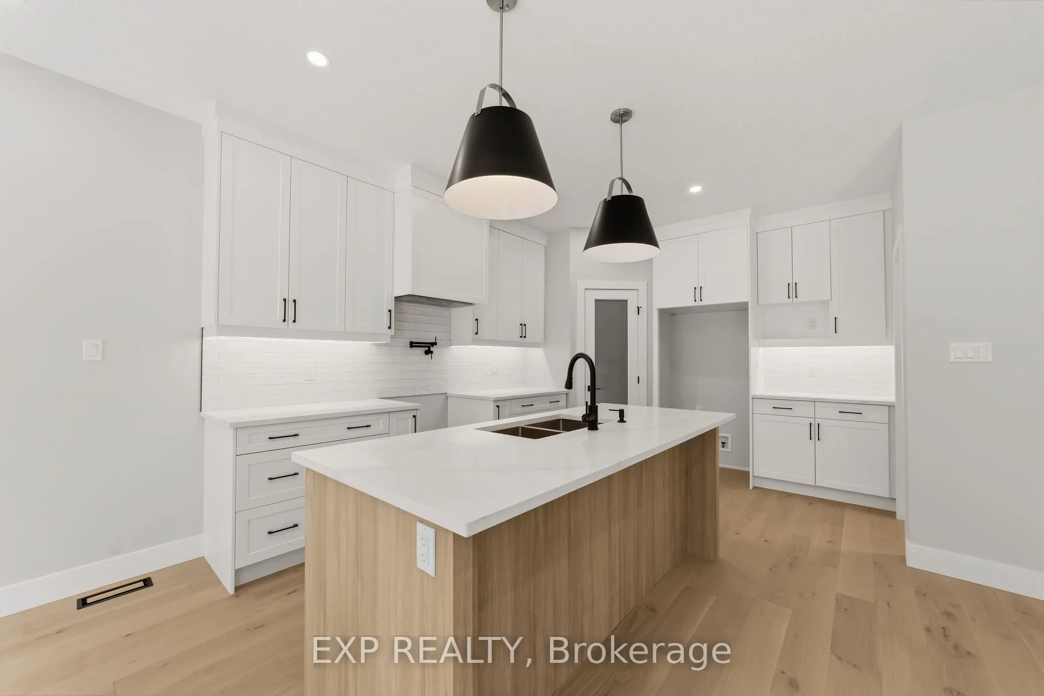430 Head Street N #22