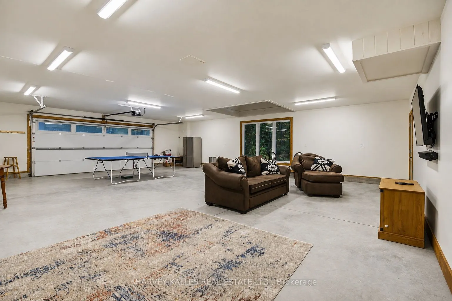 1069 White Eagle Road