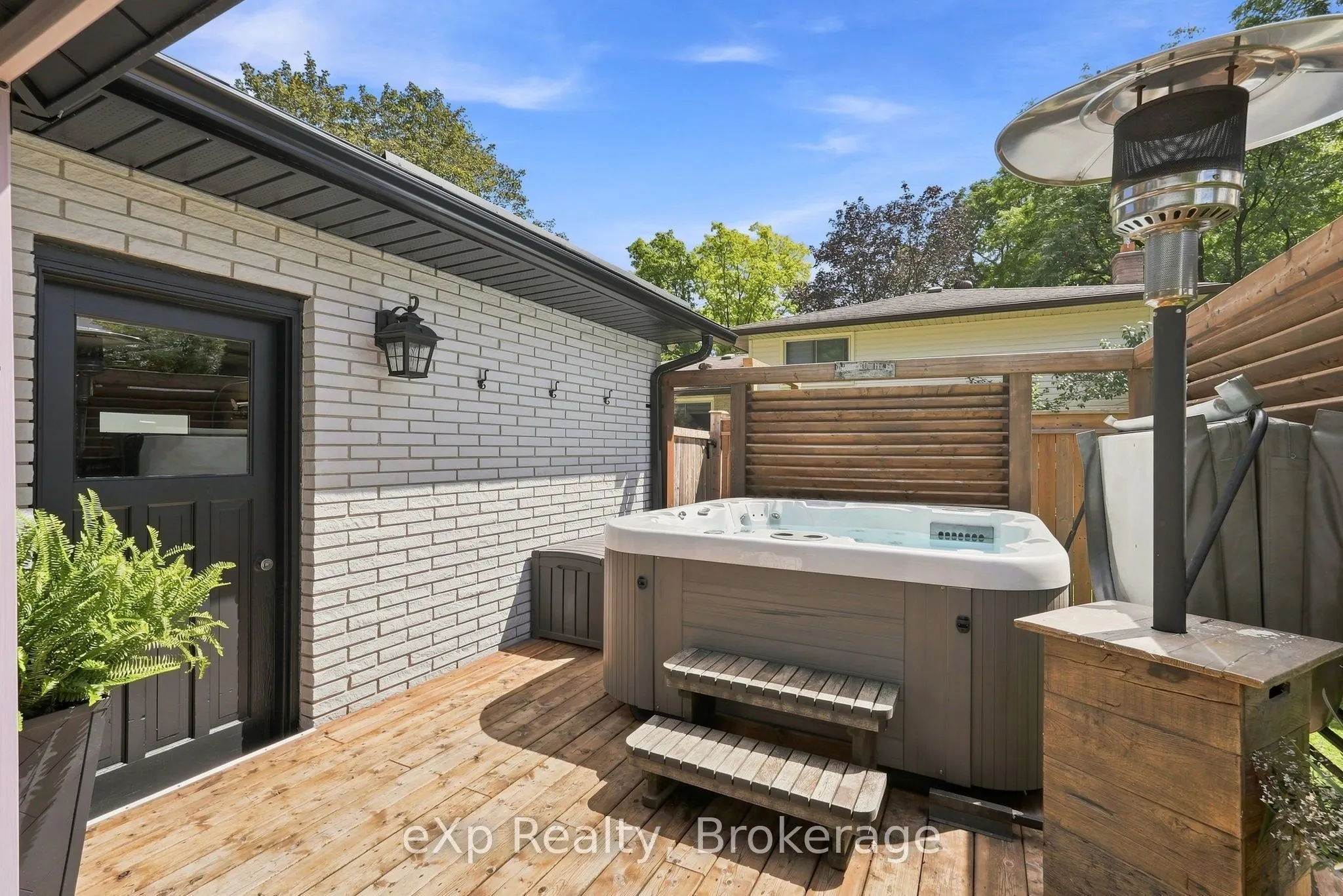 541 Oakview Crescent