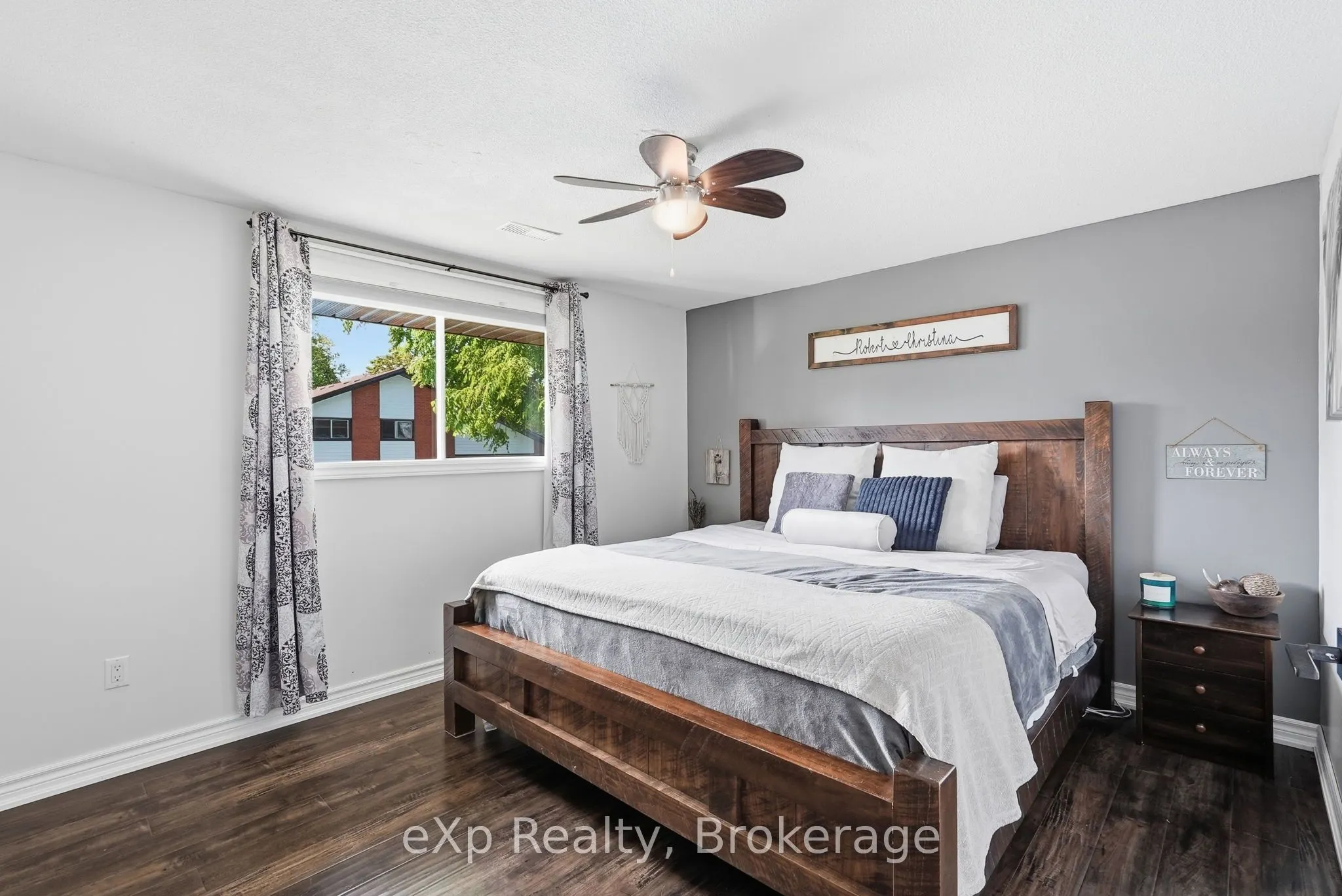 541 Oakview Crescent