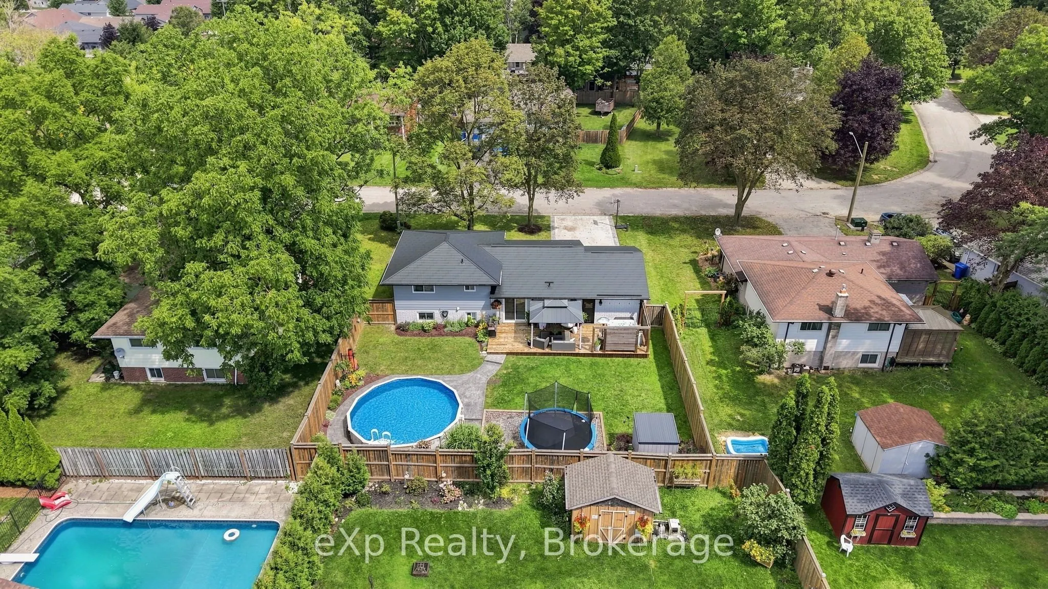 541 Oakview Crescent