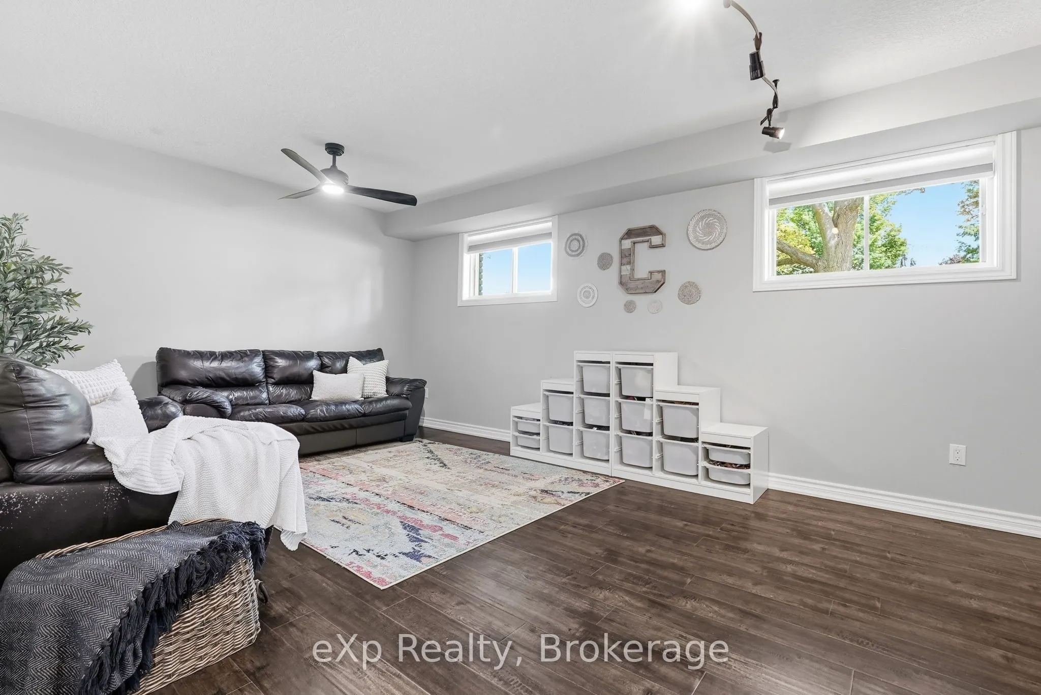541 Oakview Crescent