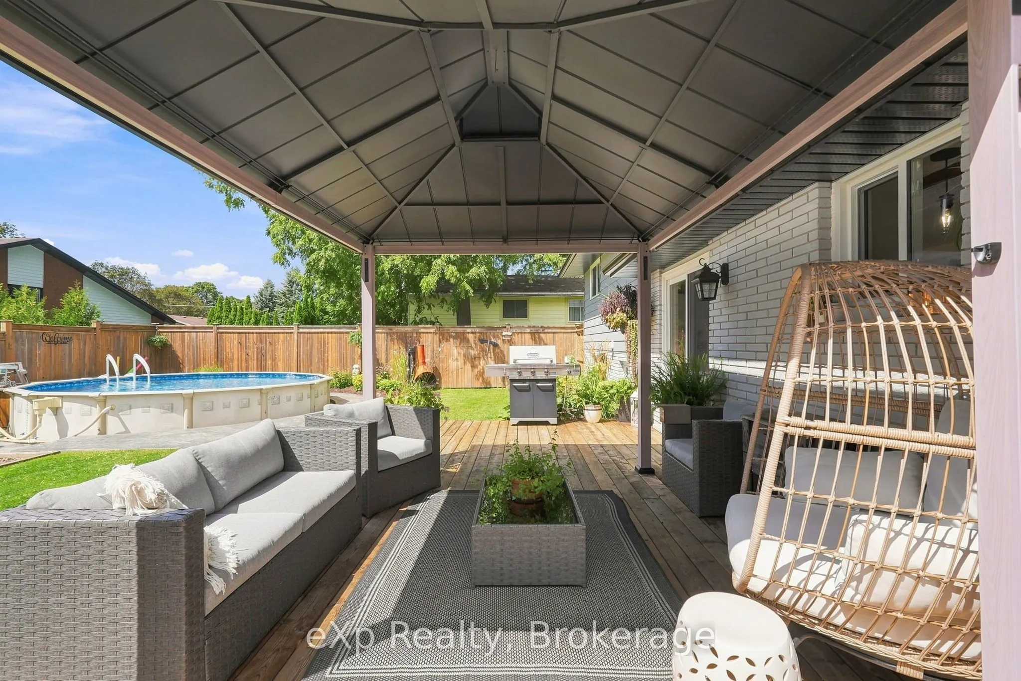 541 Oakview Crescent