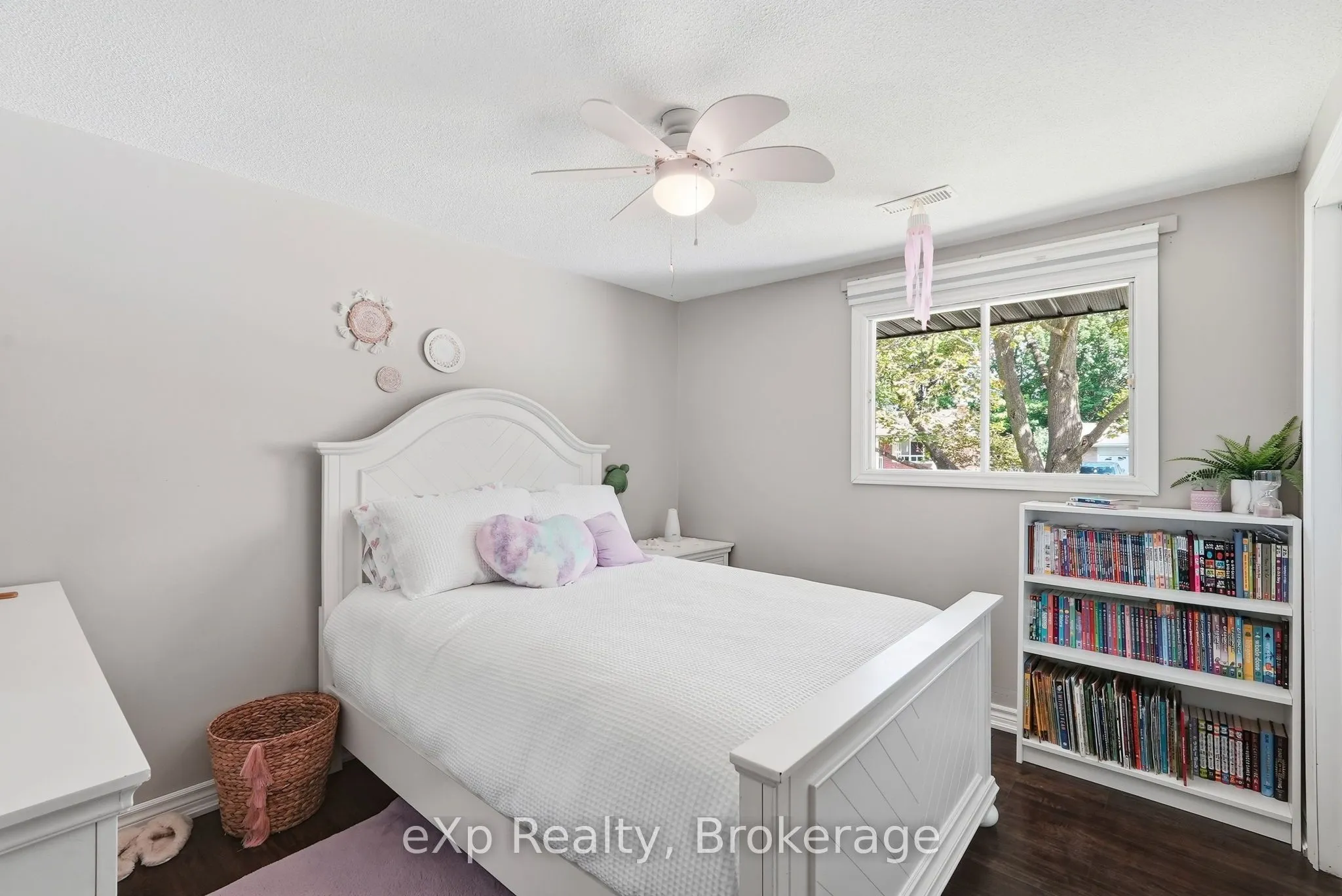 541 Oakview Crescent