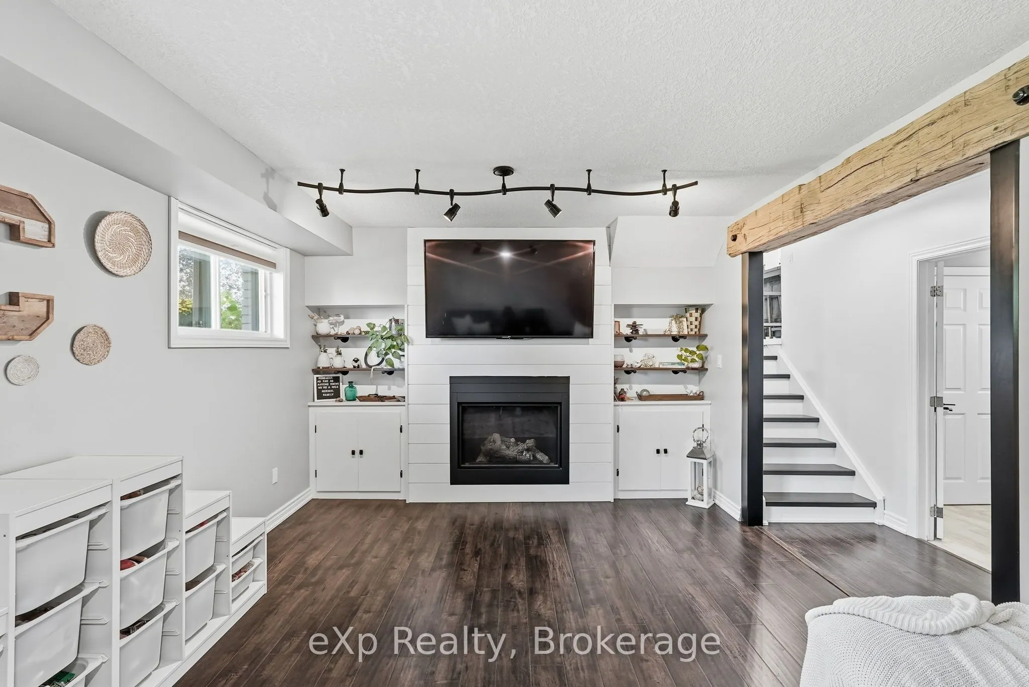 541 Oakview Crescent