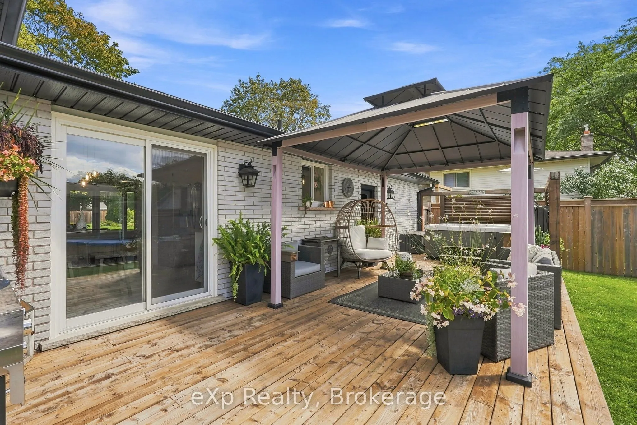 541 Oakview Crescent