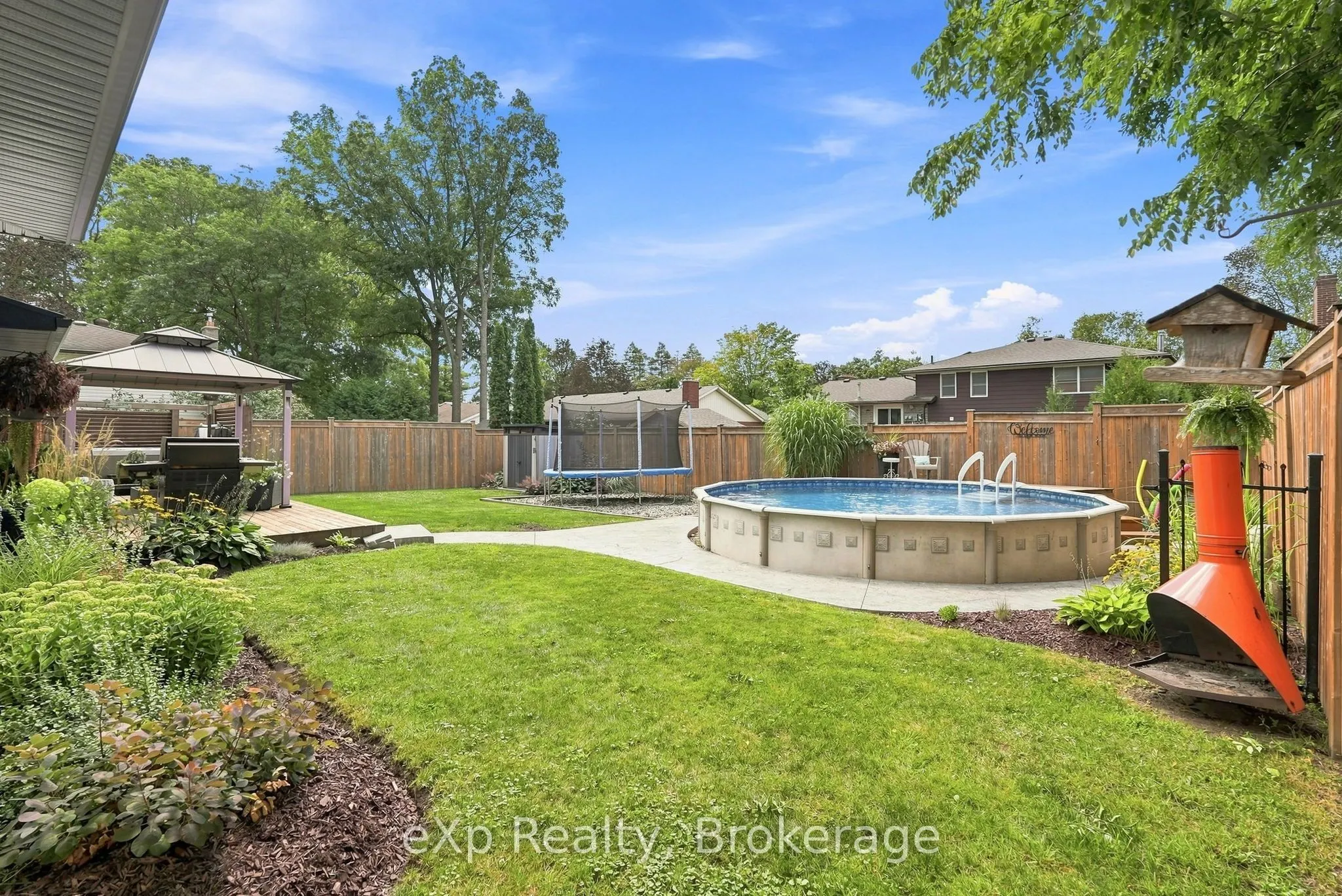 541 Oakview Crescent