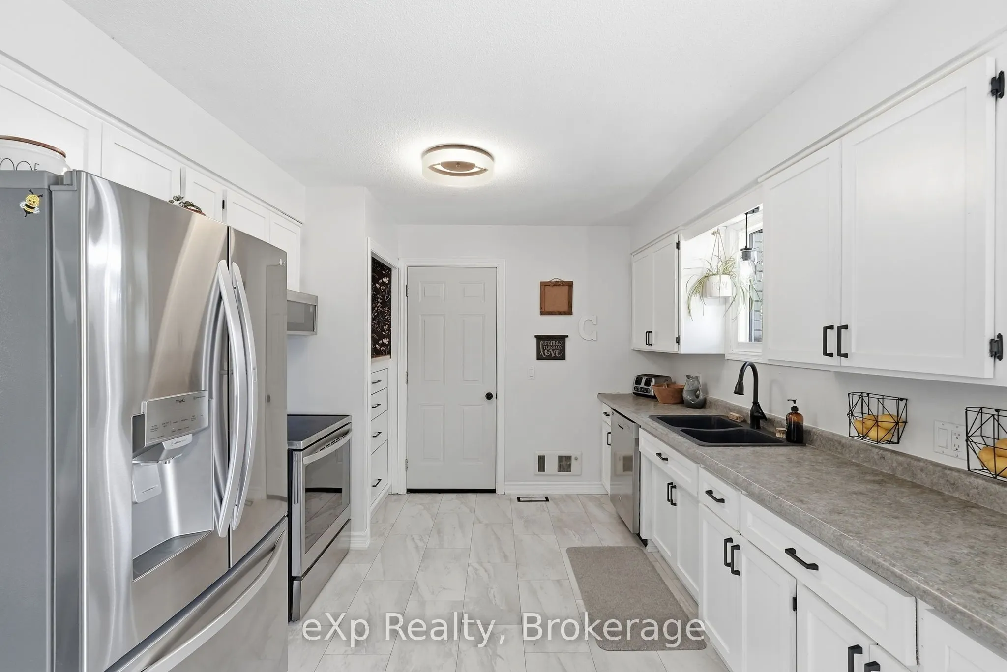 541 Oakview Crescent