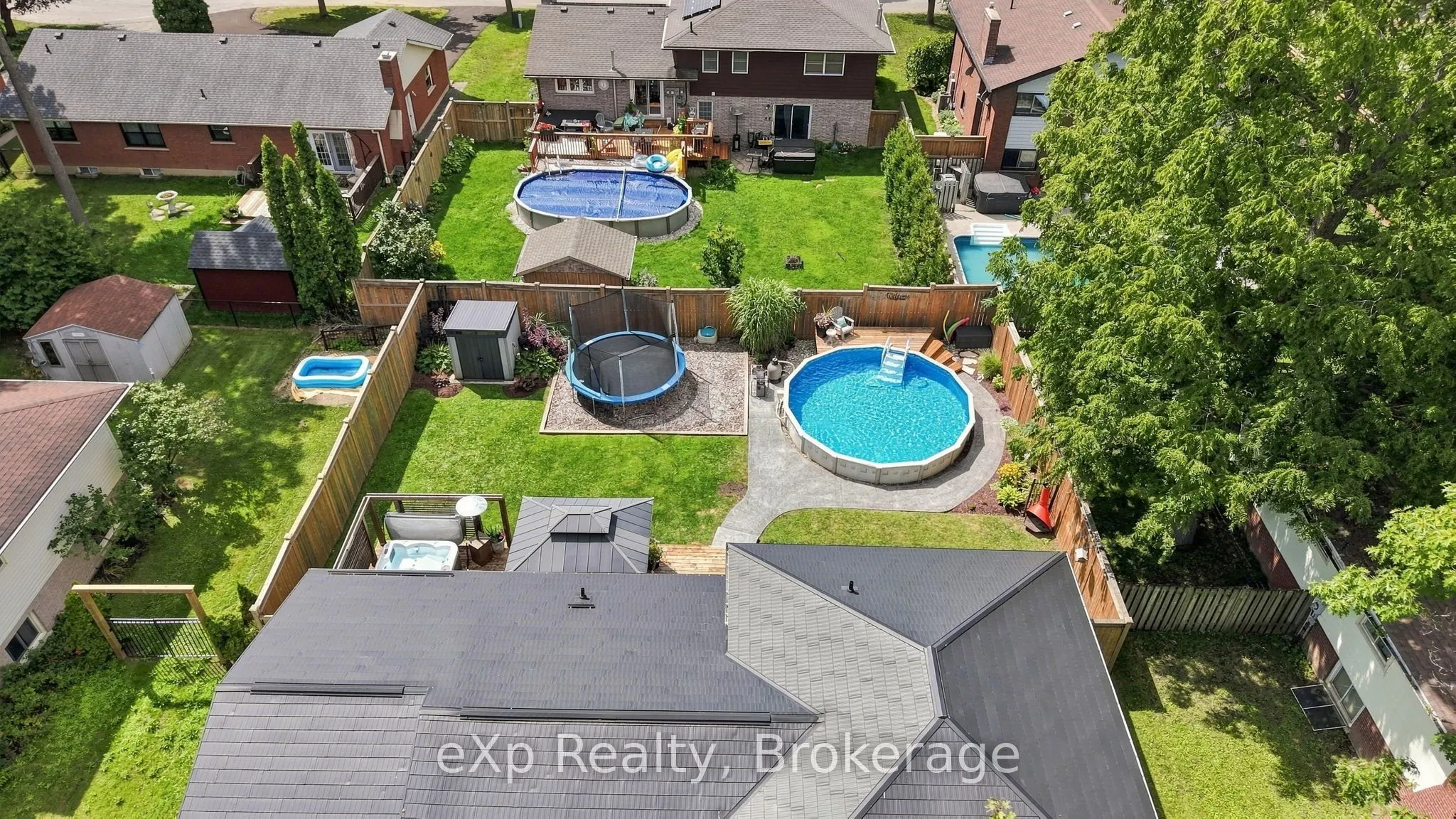 541 Oakview Crescent